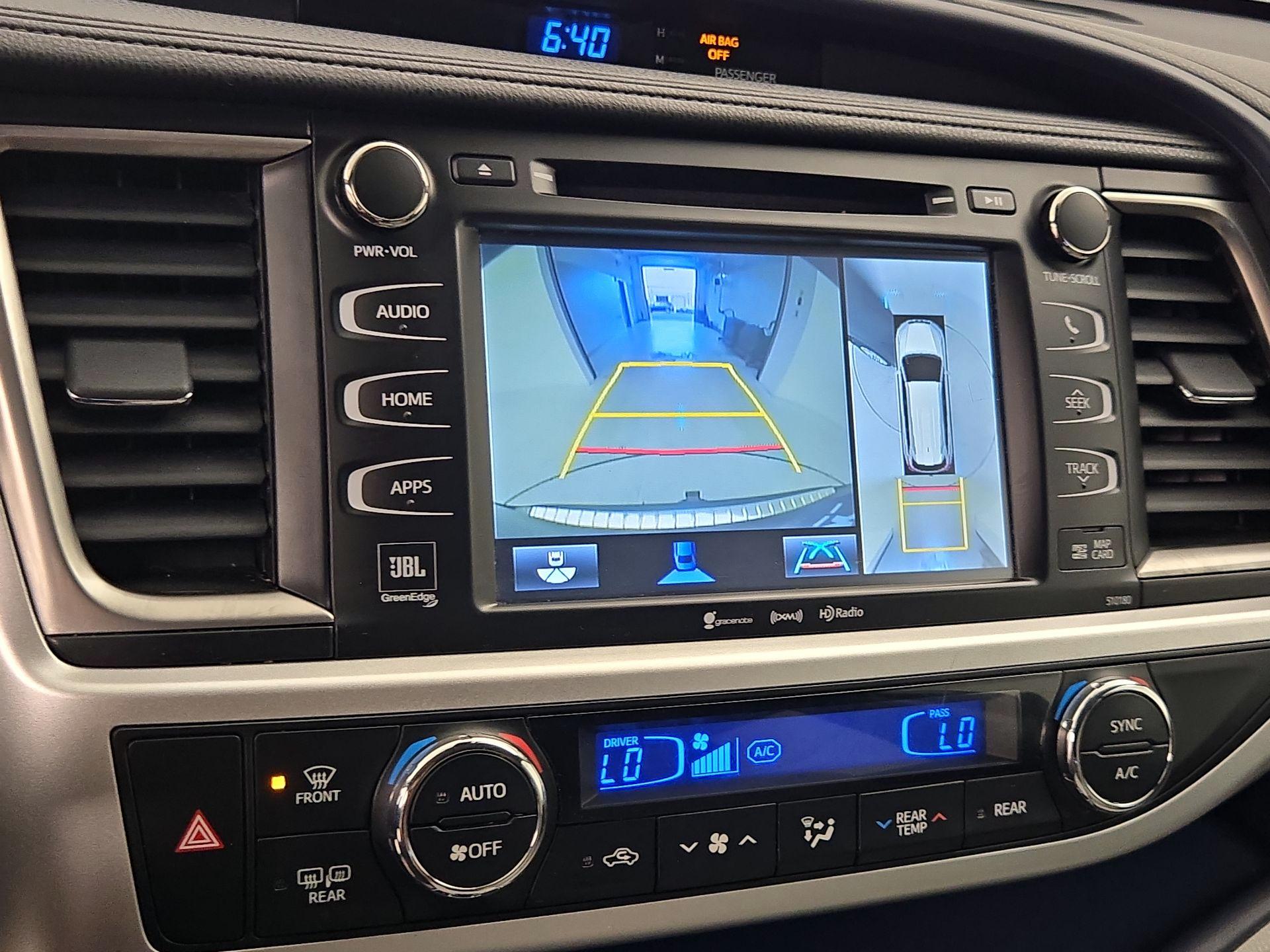 Thumbnail: 2018 Toyota Highlander - 14