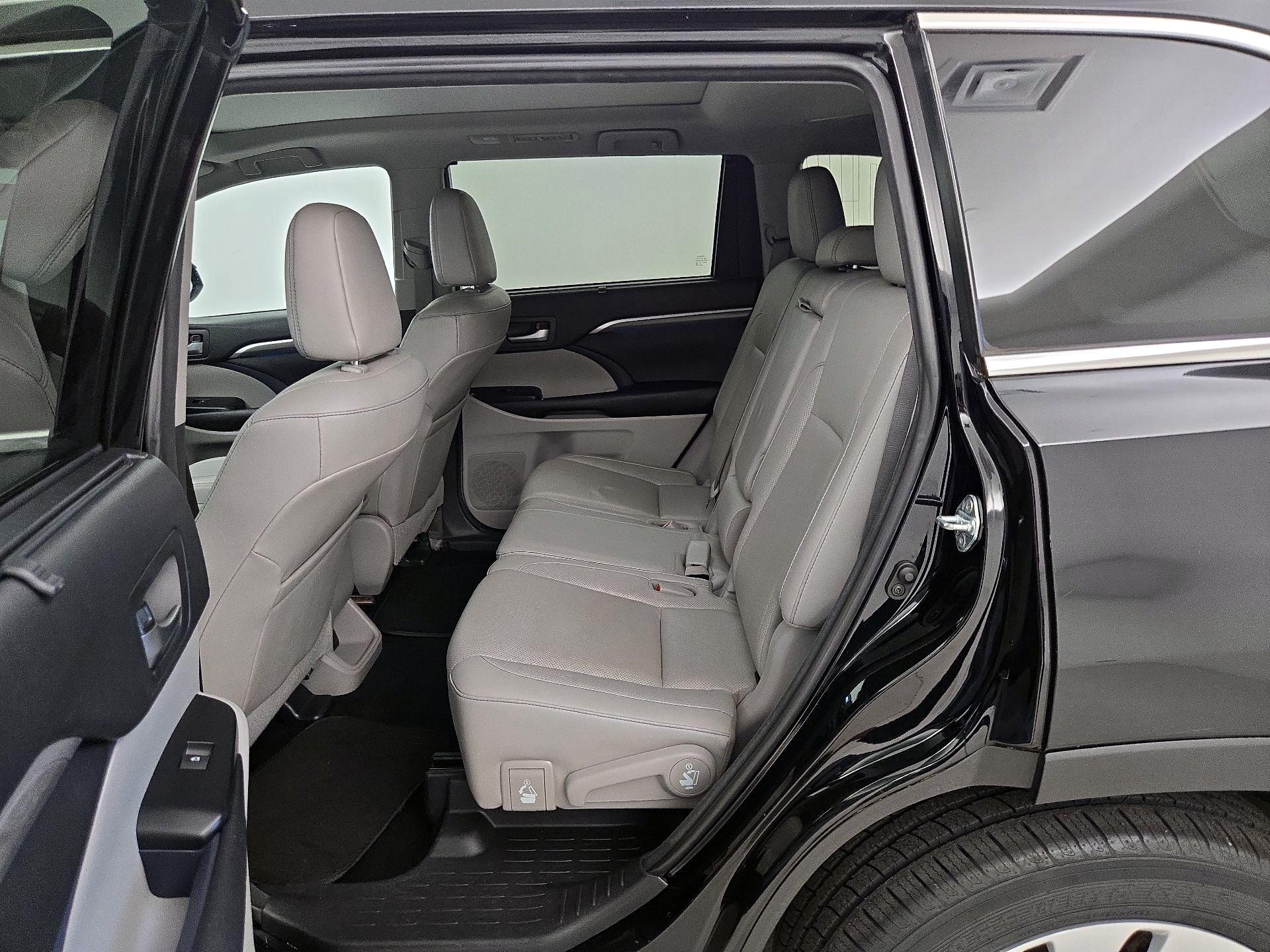 Thumbnail: 2018 Toyota Highlander - 20
