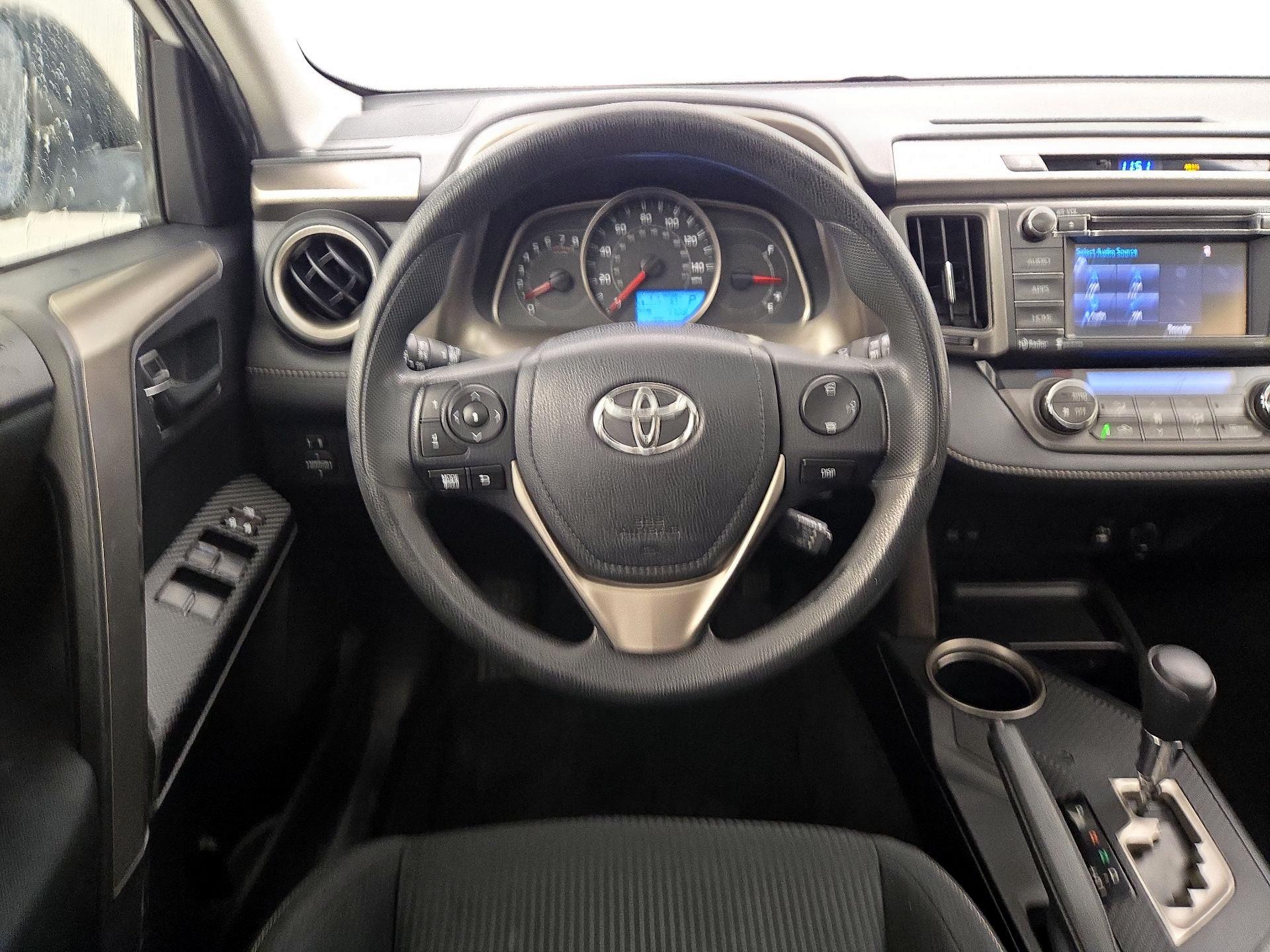 Thumbnail: 2015 Toyota RAV4 - 10