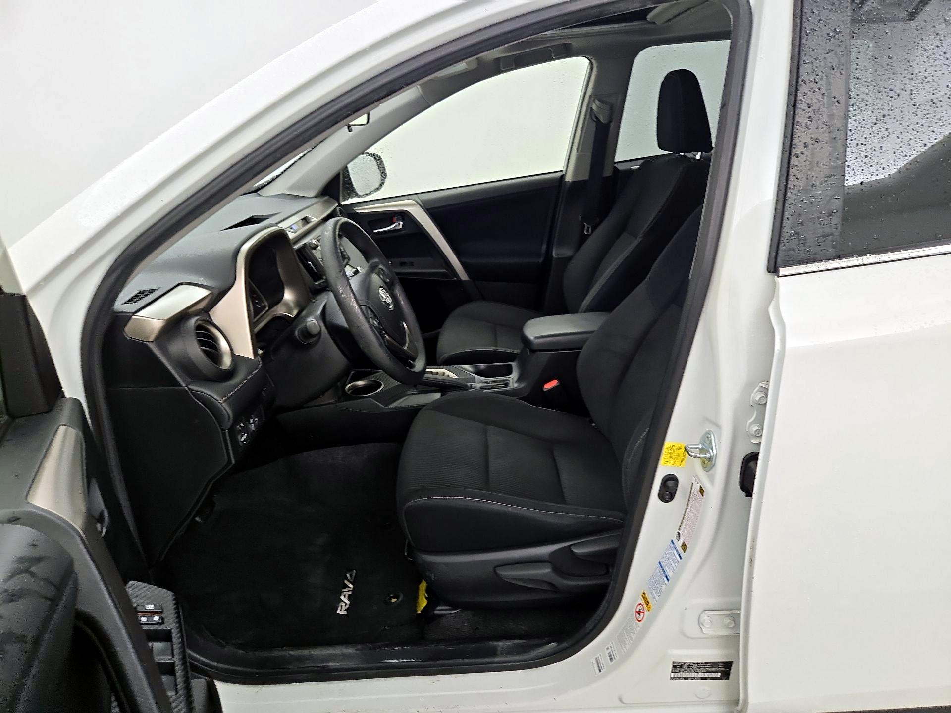 Thumbnail: 2015 Toyota RAV4 - 11
