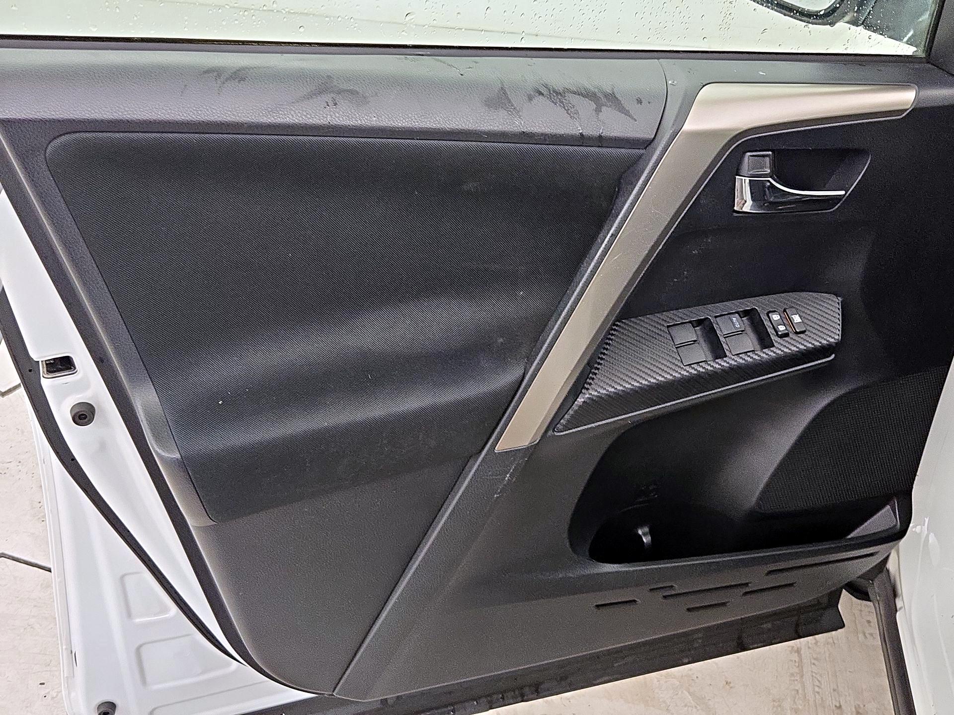 Thumbnail: 2015 Toyota RAV4 - 12