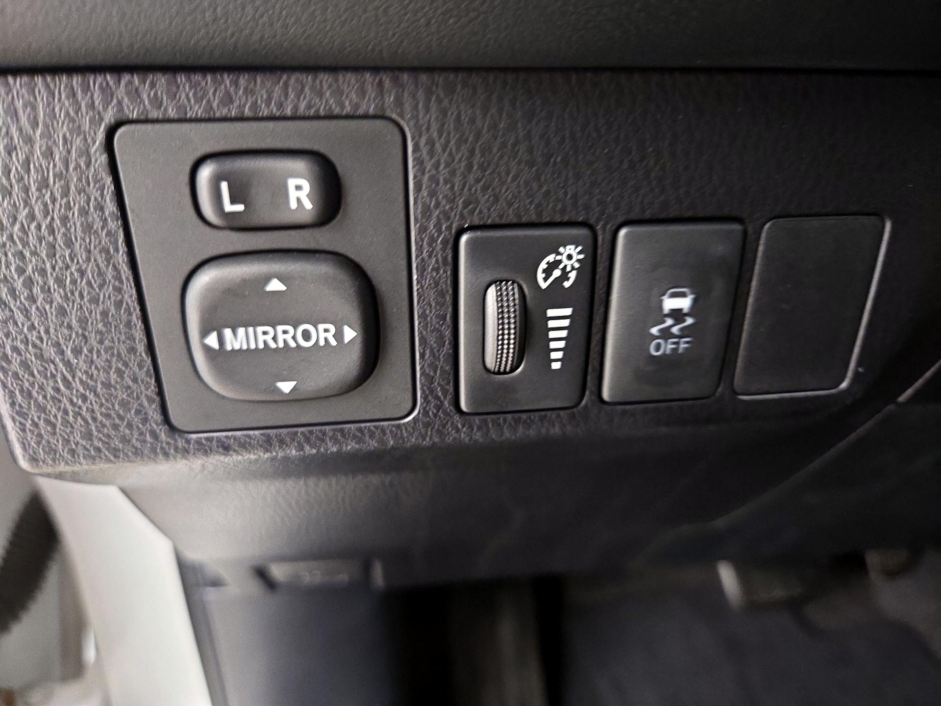 Thumbnail: 2015 Toyota RAV4 - 13