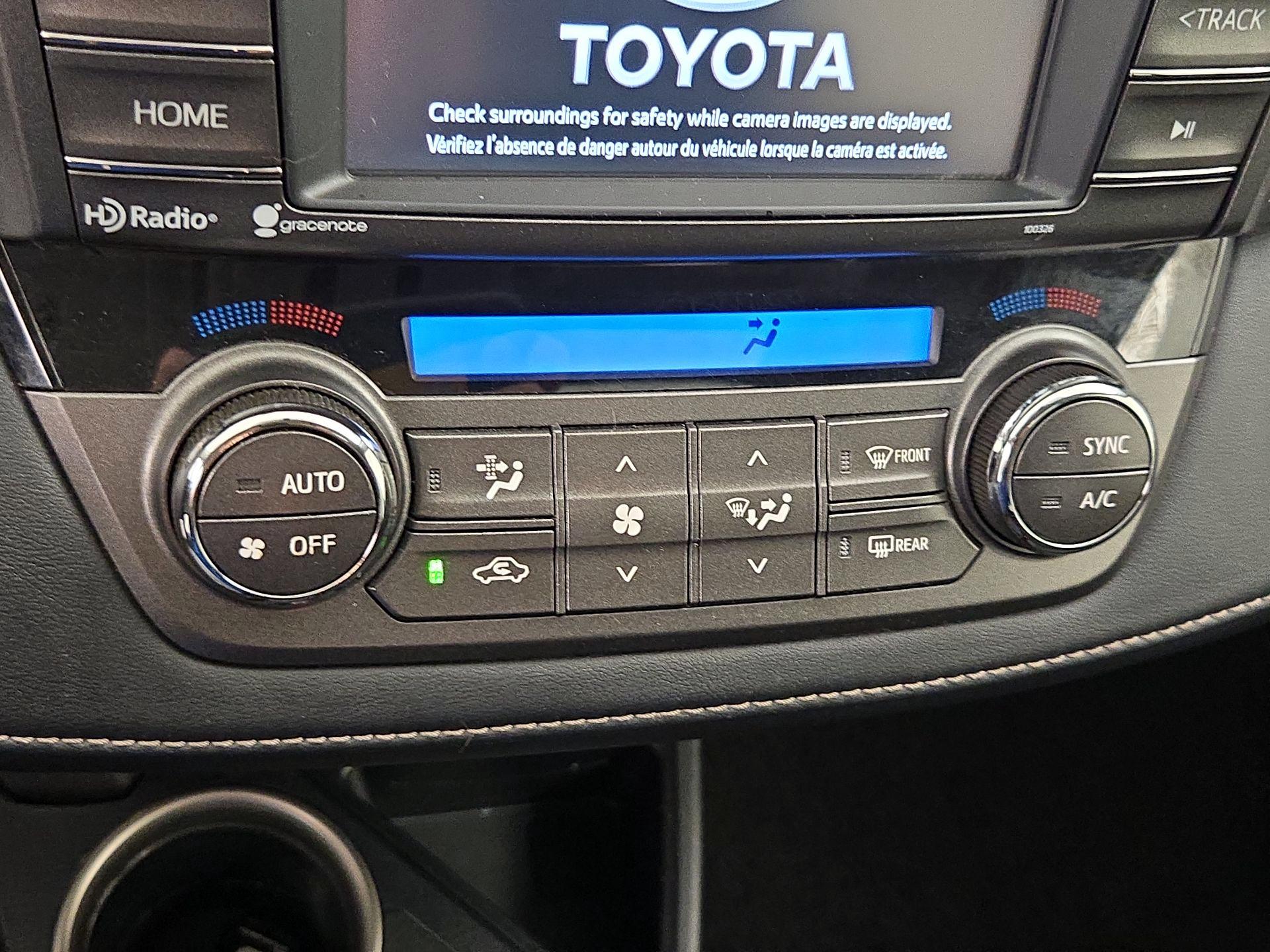 Thumbnail: 2015 Toyota RAV4 - 16