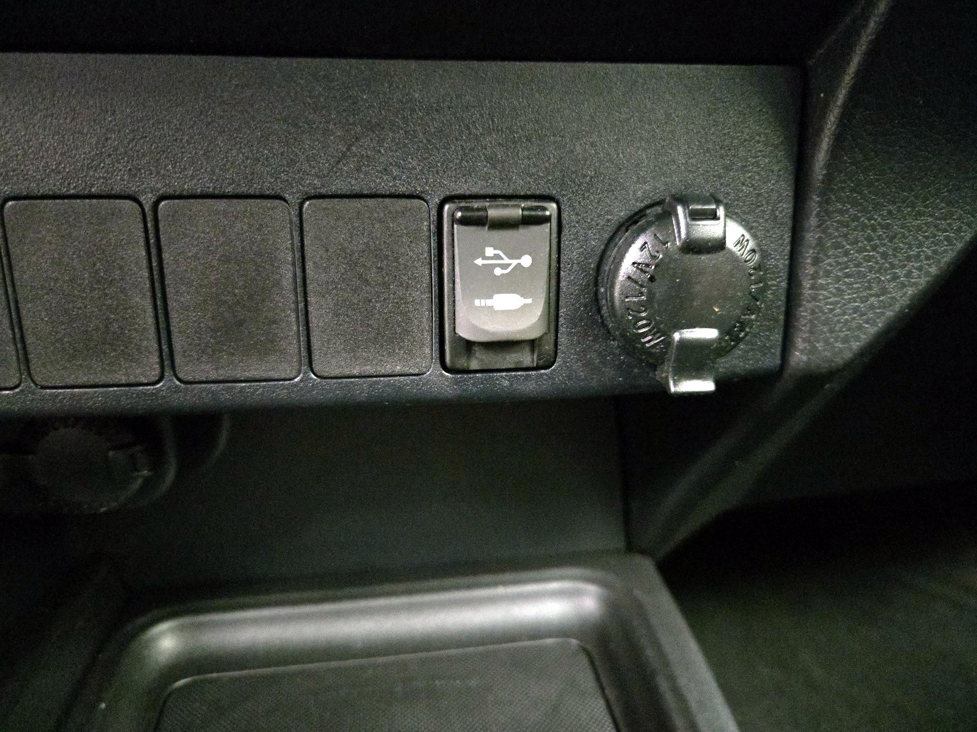 Thumbnail: 2015 Toyota RAV4 - 18