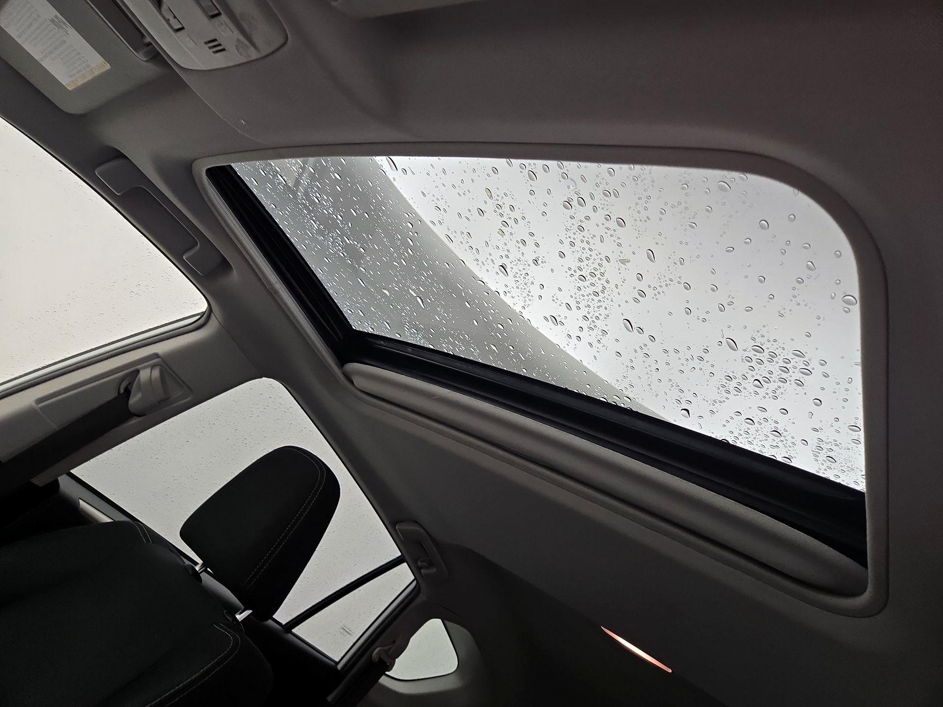 Thumbnail: 2015 Toyota RAV4 - 19