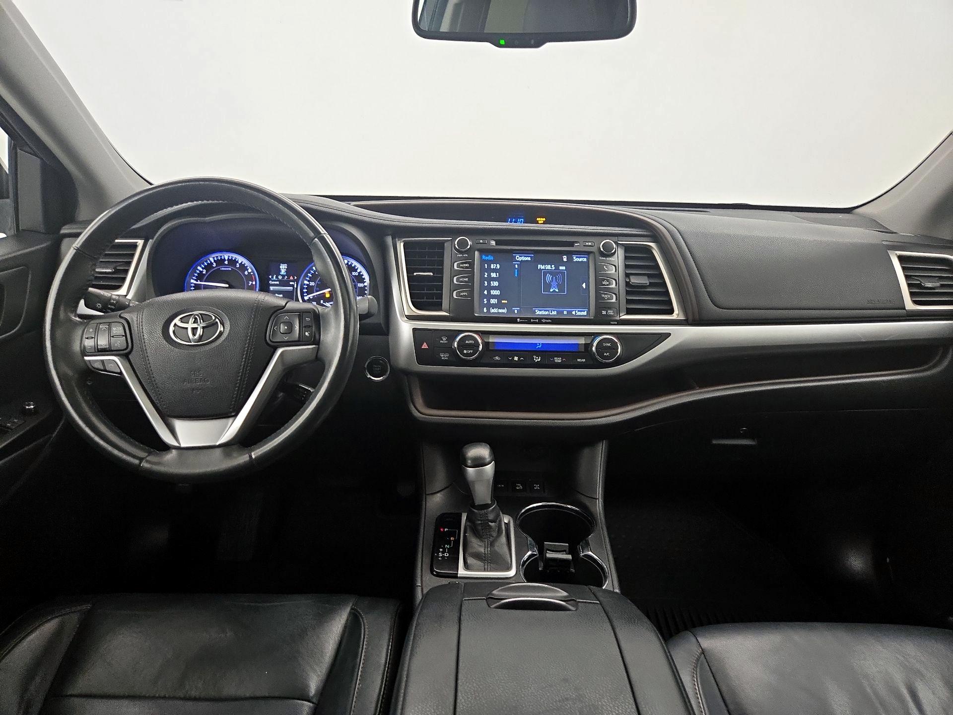 Thumbnail: 2016 Toyota Highlander - 9