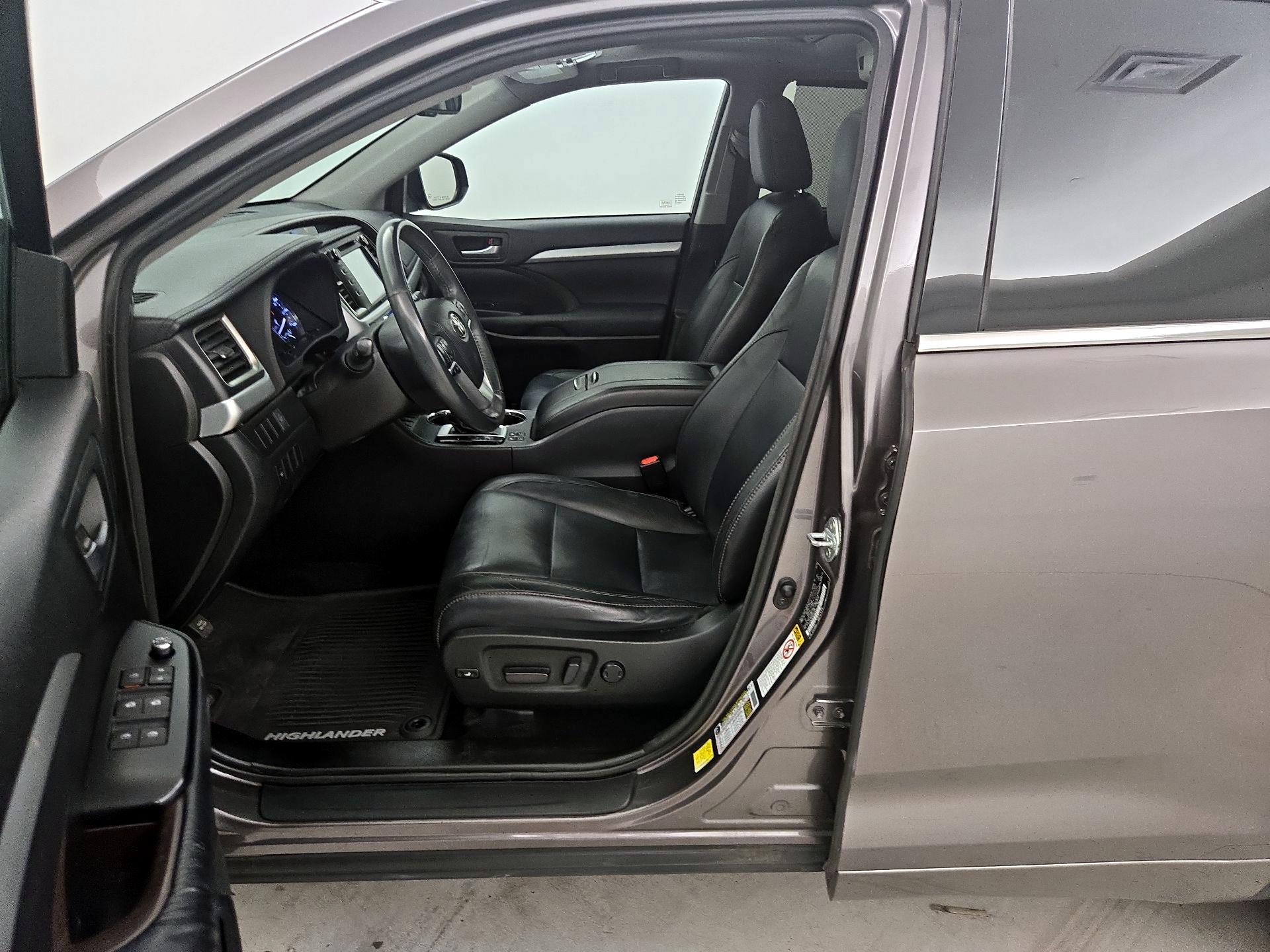Thumbnail: 2016 Toyota Highlander - 11
