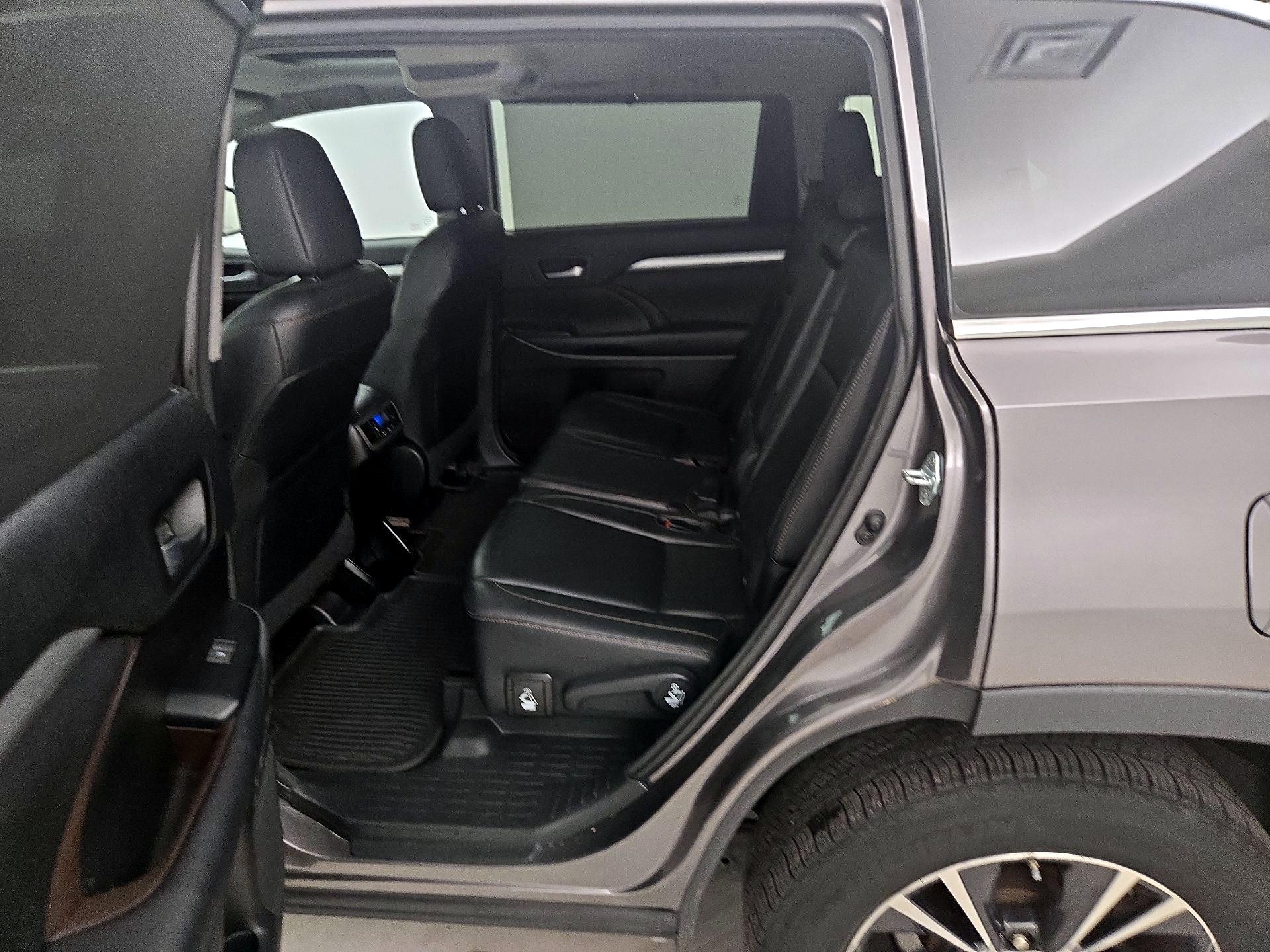 Thumbnail: 2016 Toyota Highlander - 20