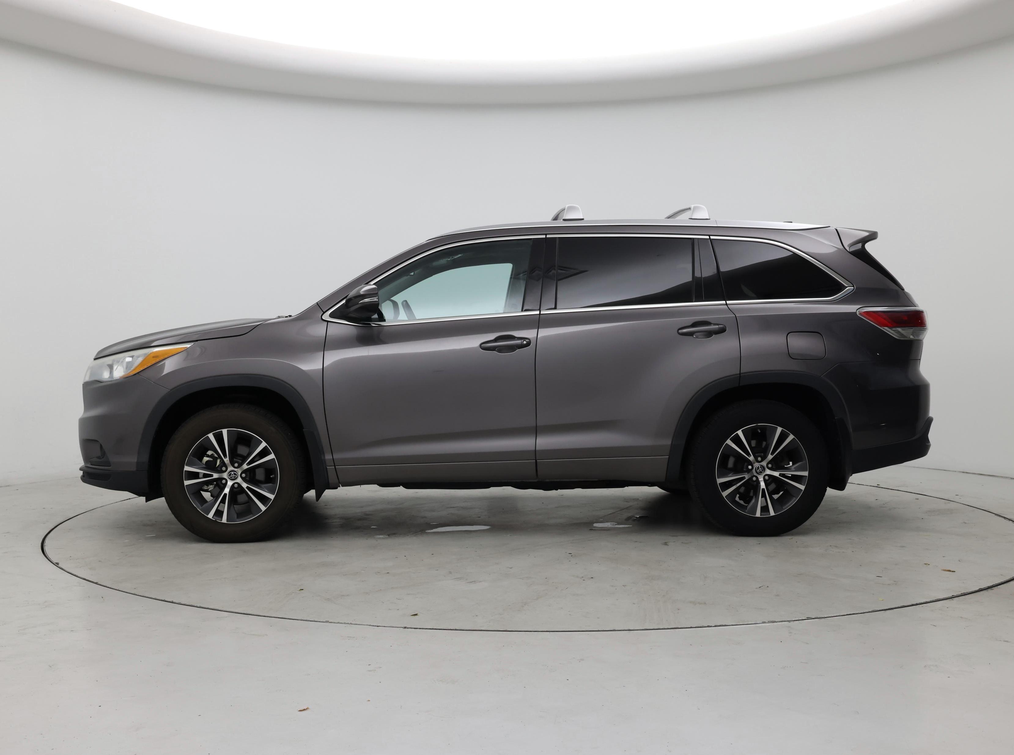 Thumbnail: 2016 Toyota Highlander - 3