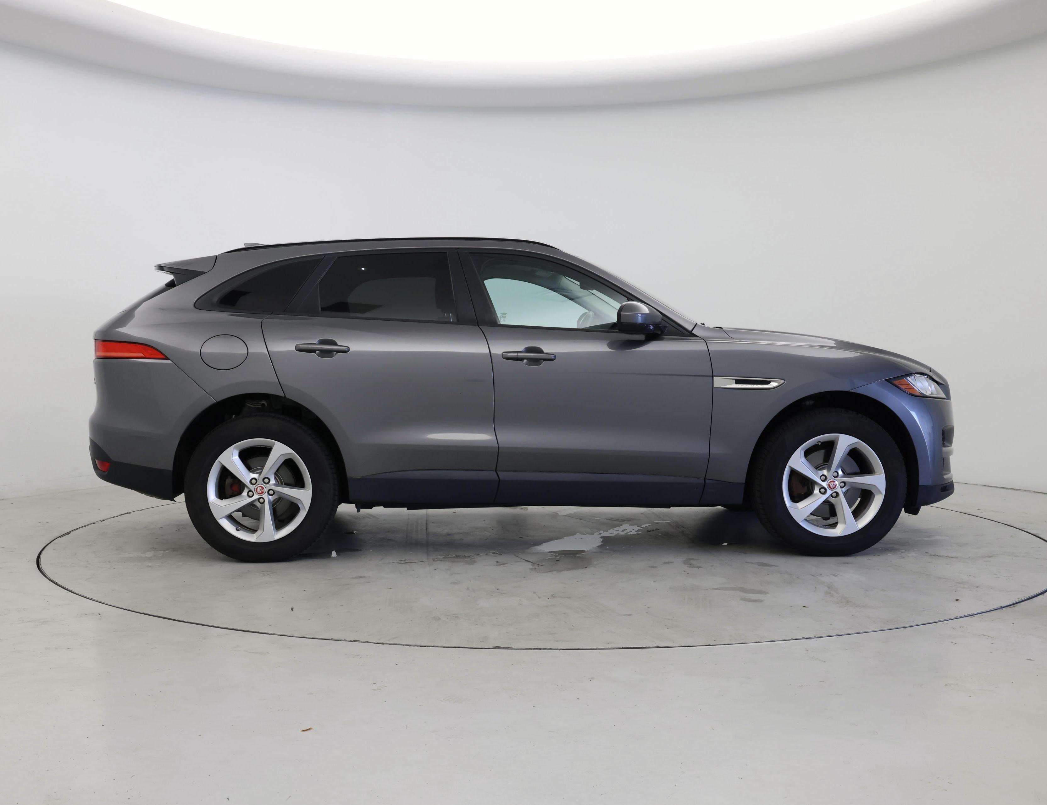 Thumbnail: 2017 Jaguar F-Pace - 7