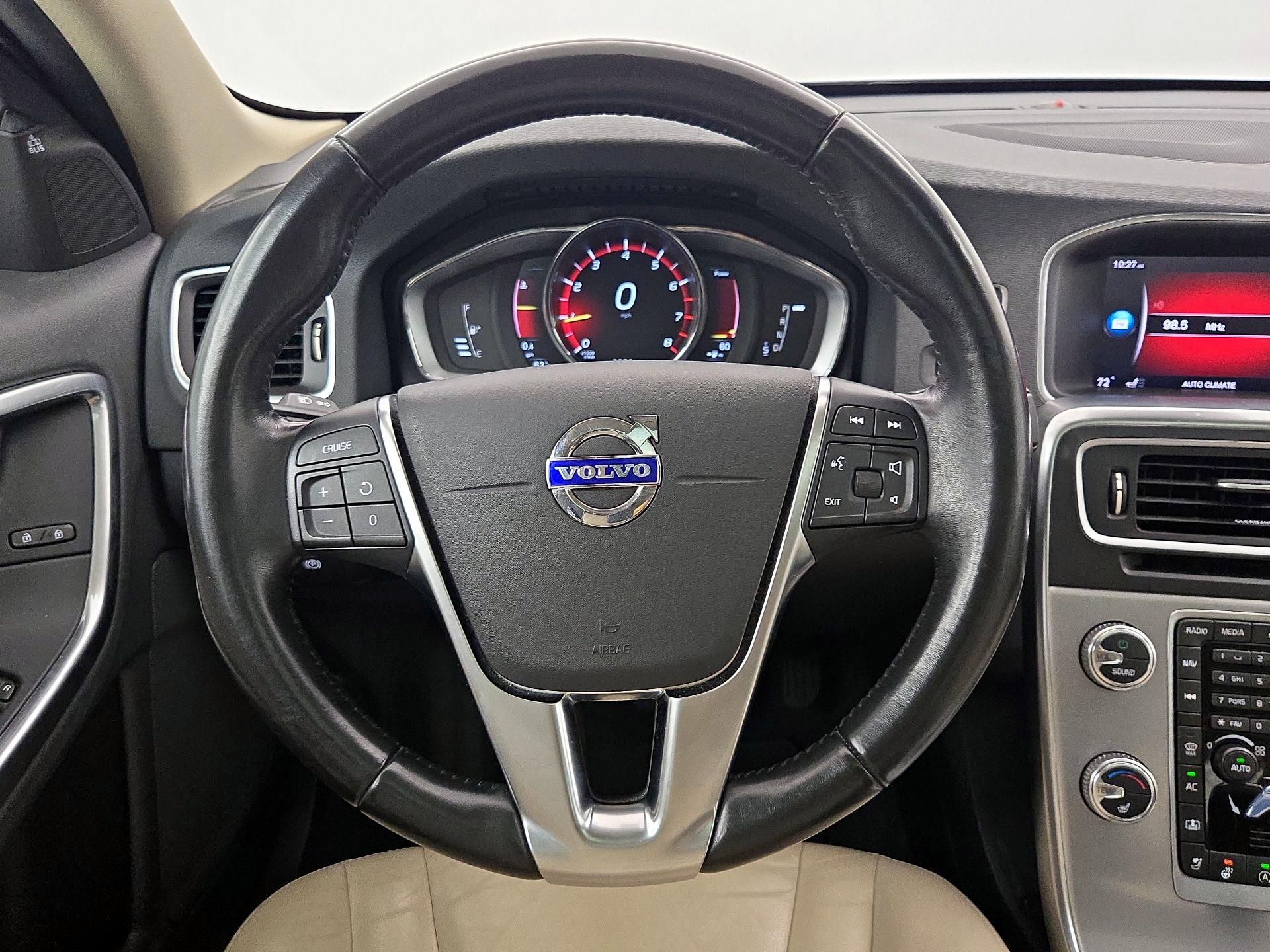 Thumbnail: 2018 Volvo S60 - 10