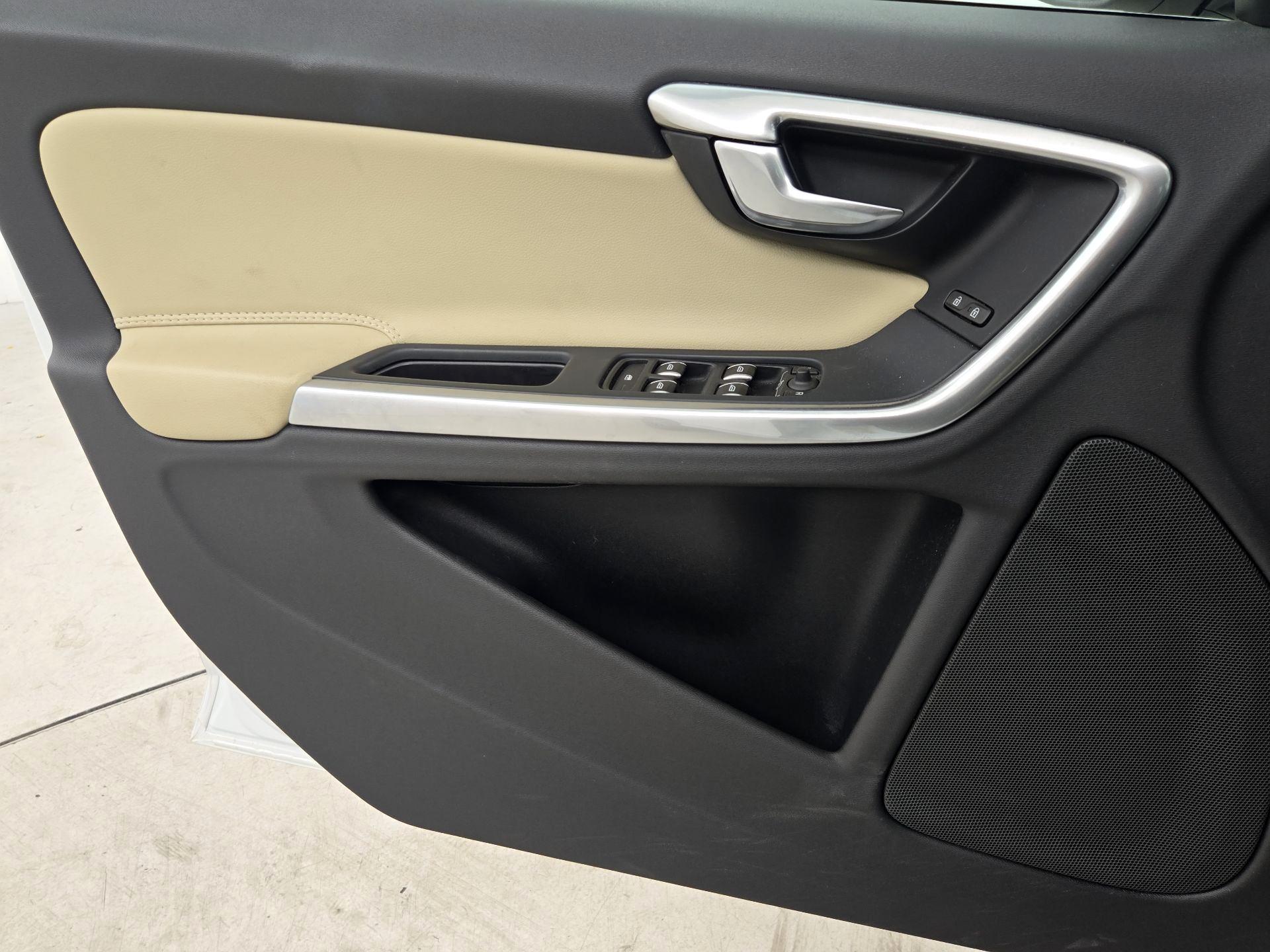 Thumbnail: 2018 Volvo S60 - 12