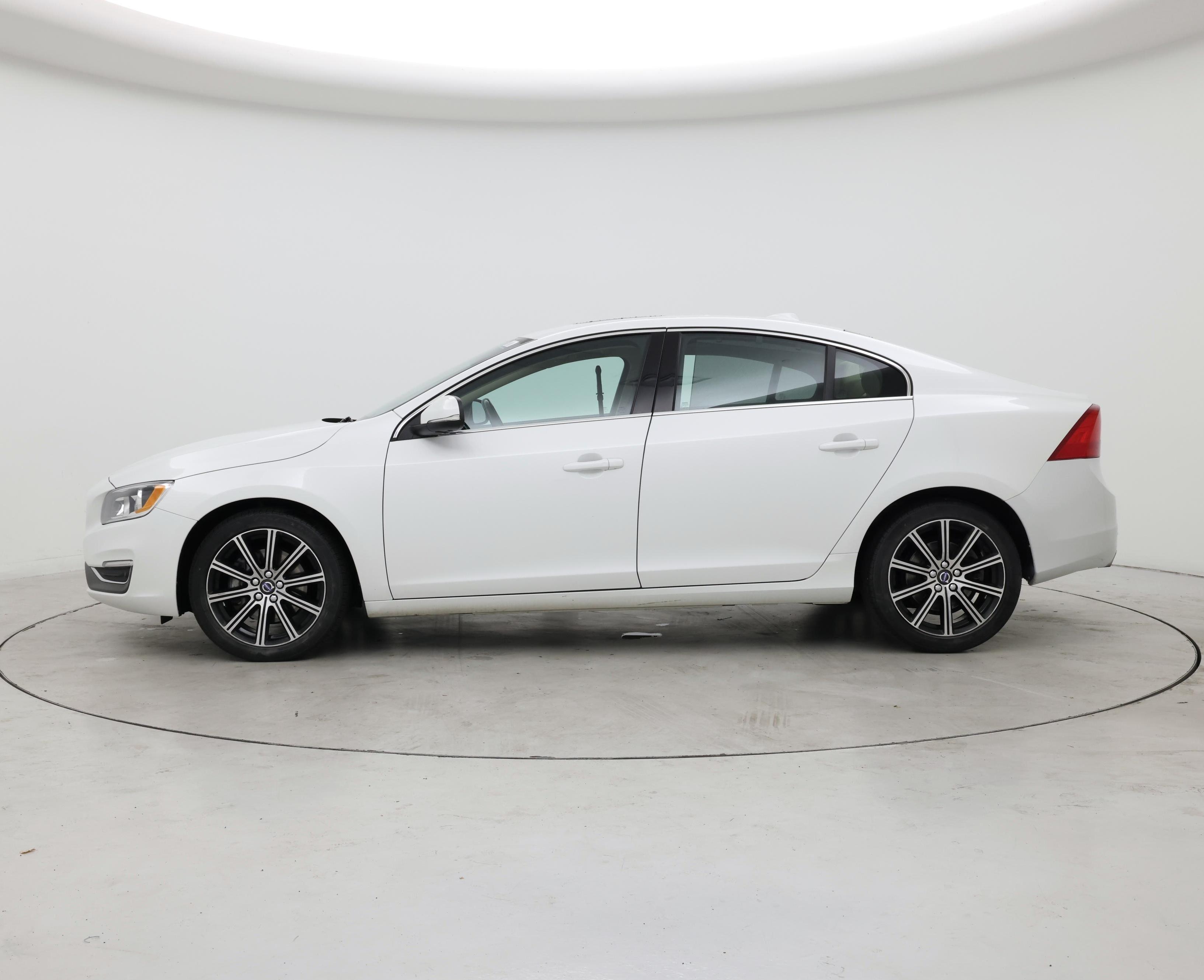 Thumbnail: 2018 Volvo S60 - 3