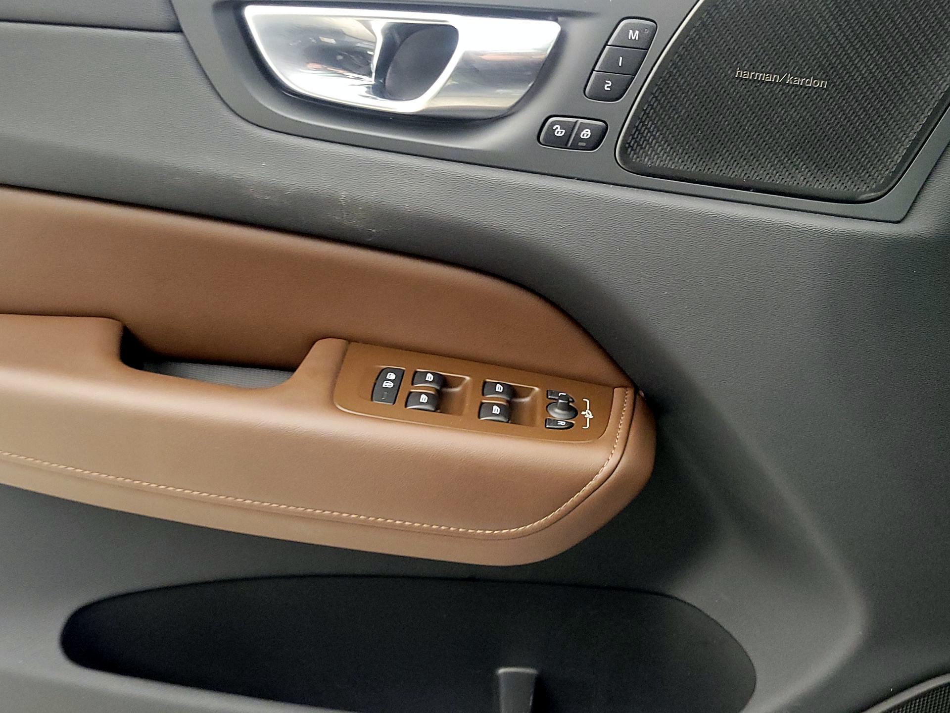 Thumbnail: 2023 Volvo XC60 - 12