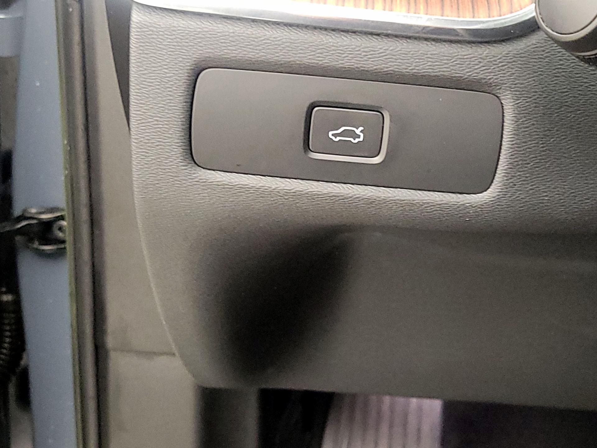 Thumbnail: 2023 Volvo XC60 - 13