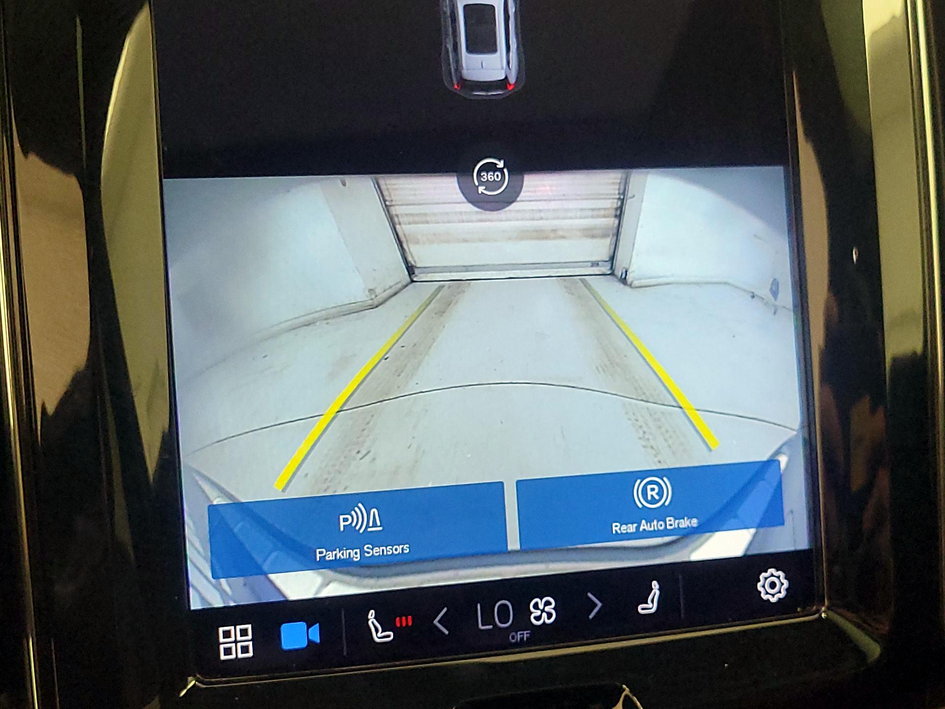 Thumbnail: 2023 Volvo XC60 - 14