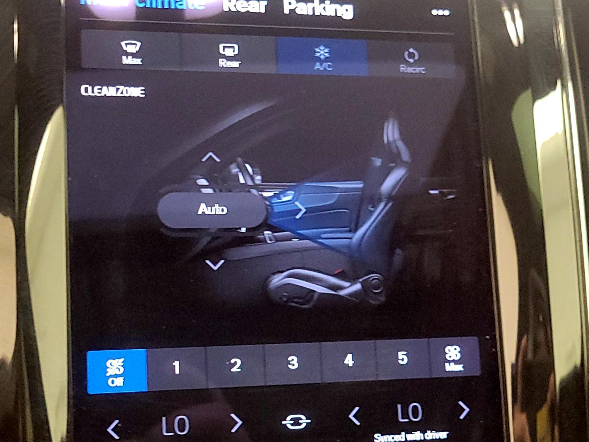 Thumbnail: 2023 Volvo XC60 - 16