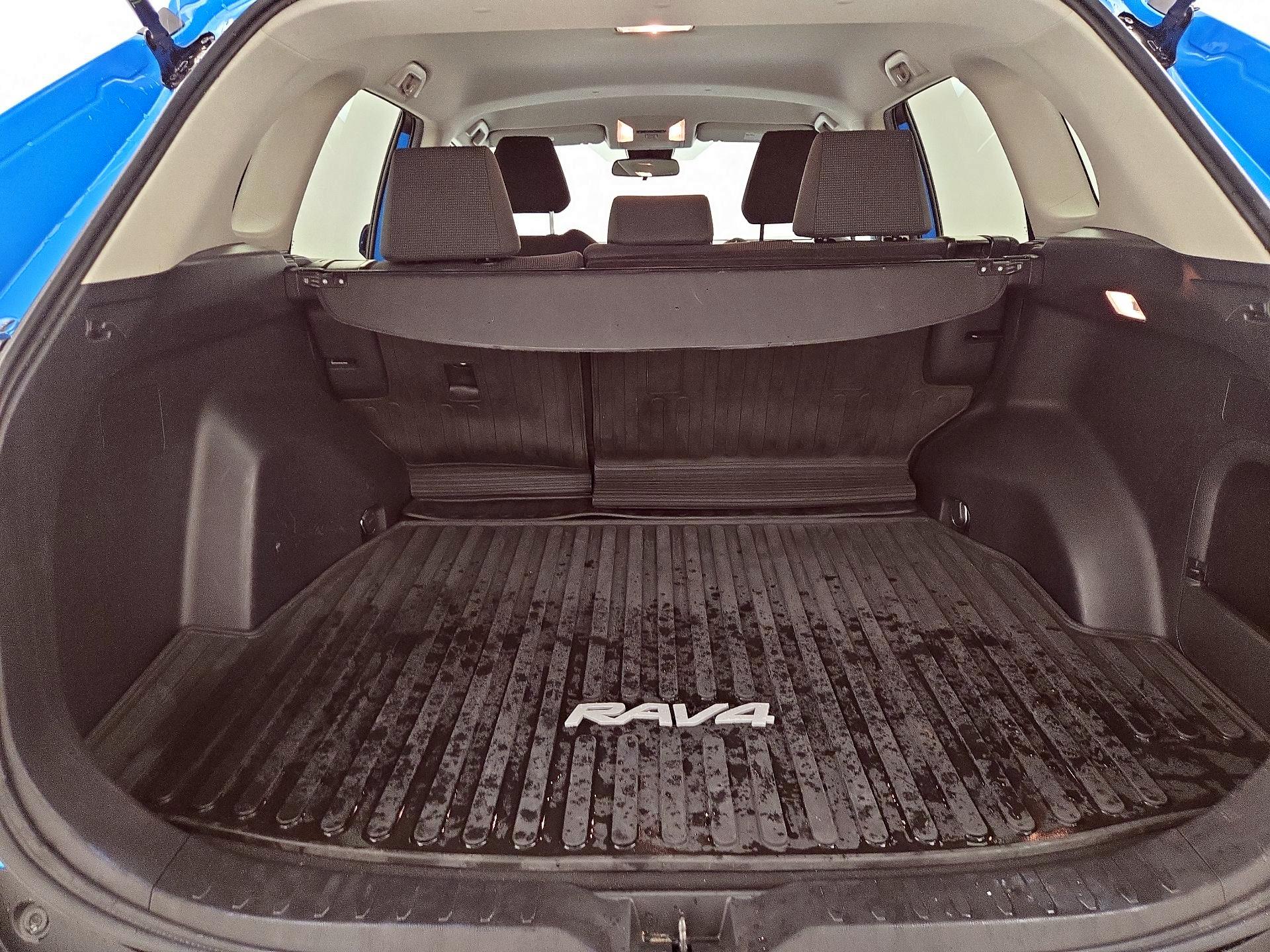 Thumbnail: 2021 Toyota RAV4 - 20