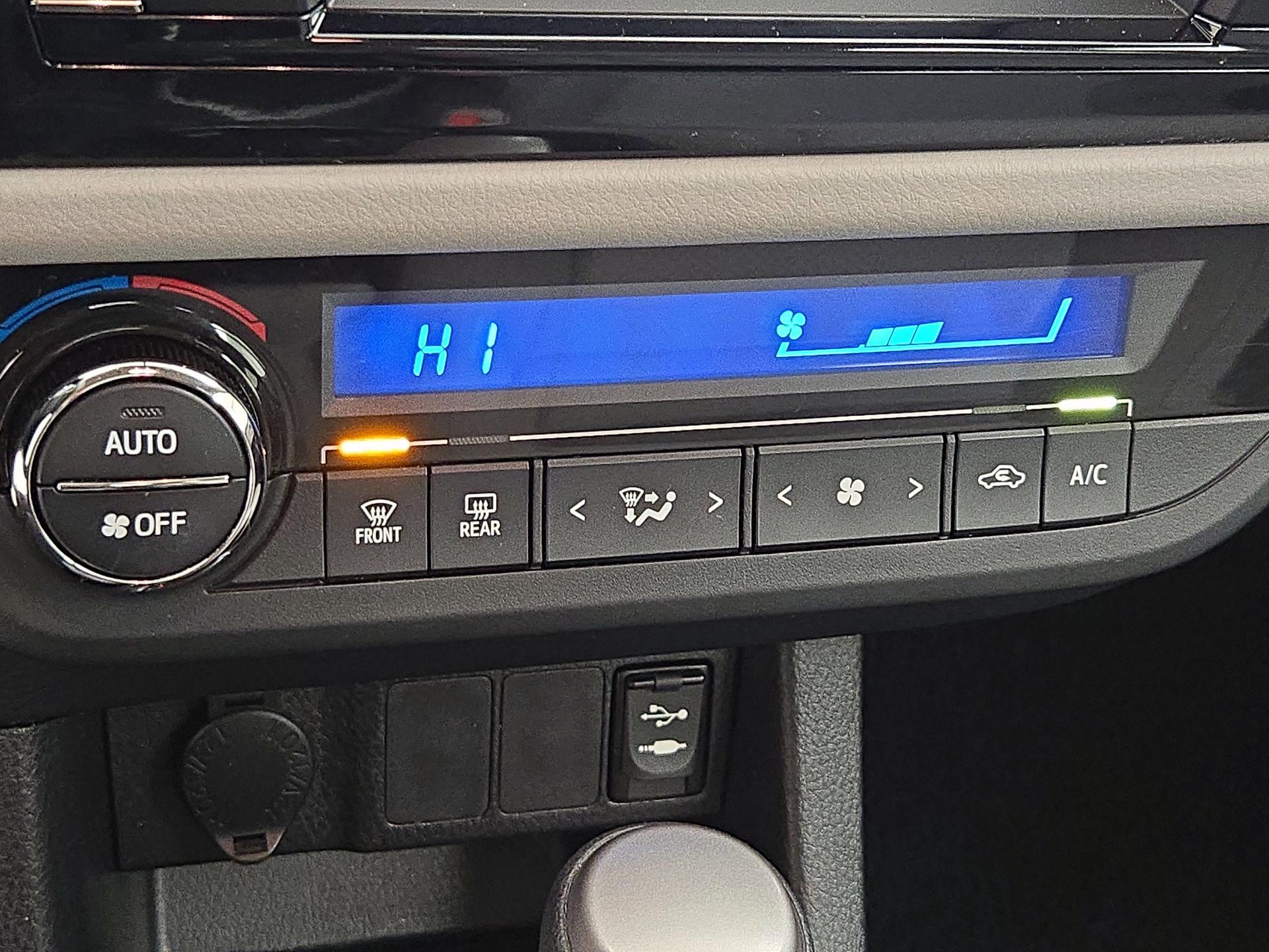 Thumbnail: 2016 Toyota Corolla - 16