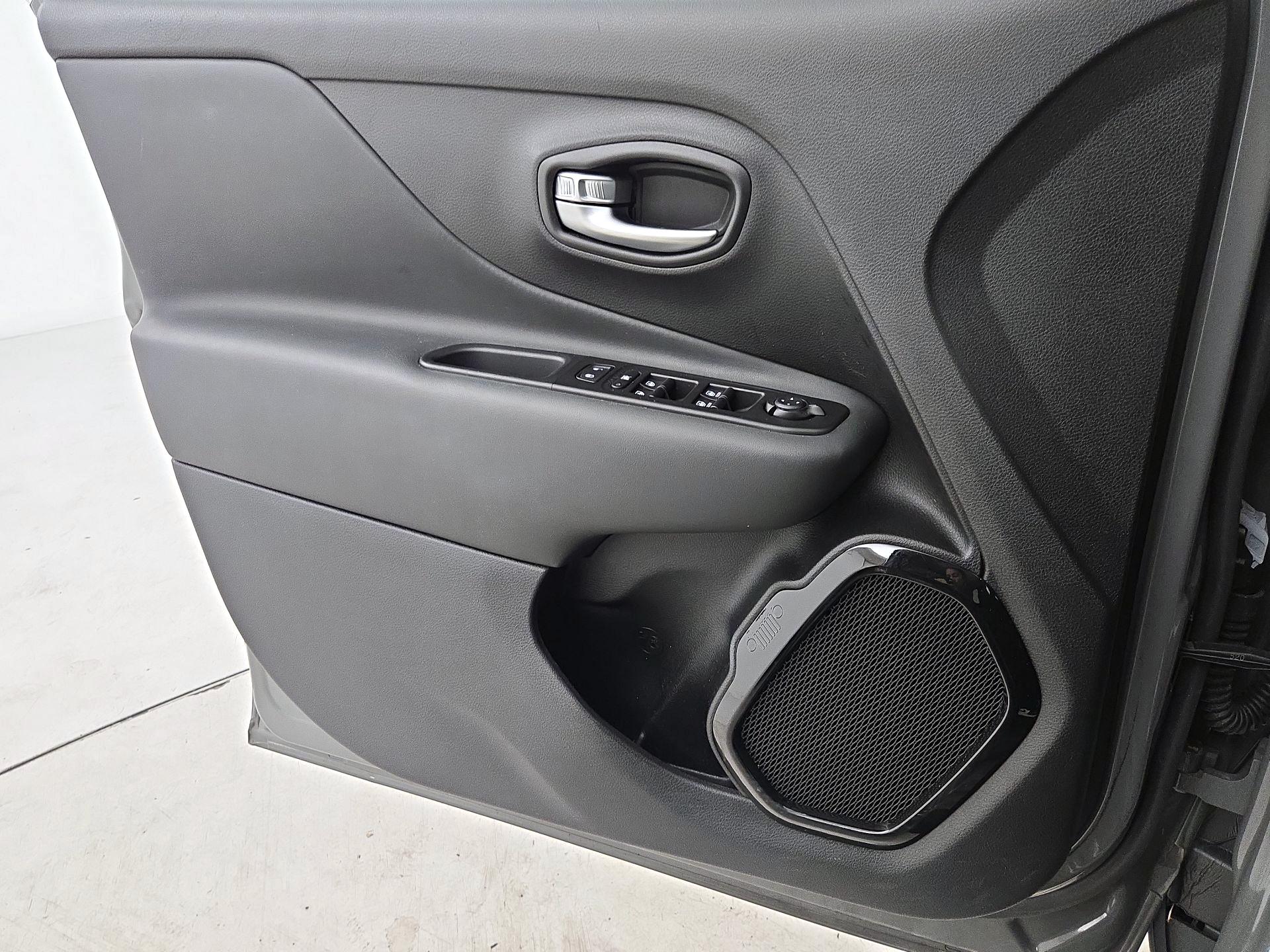 Thumbnail: 2020 Jeep Renegade - 12