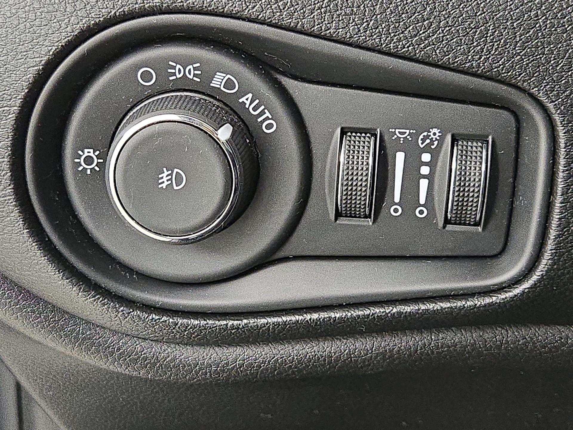 Thumbnail: 2020 Jeep Renegade - 13