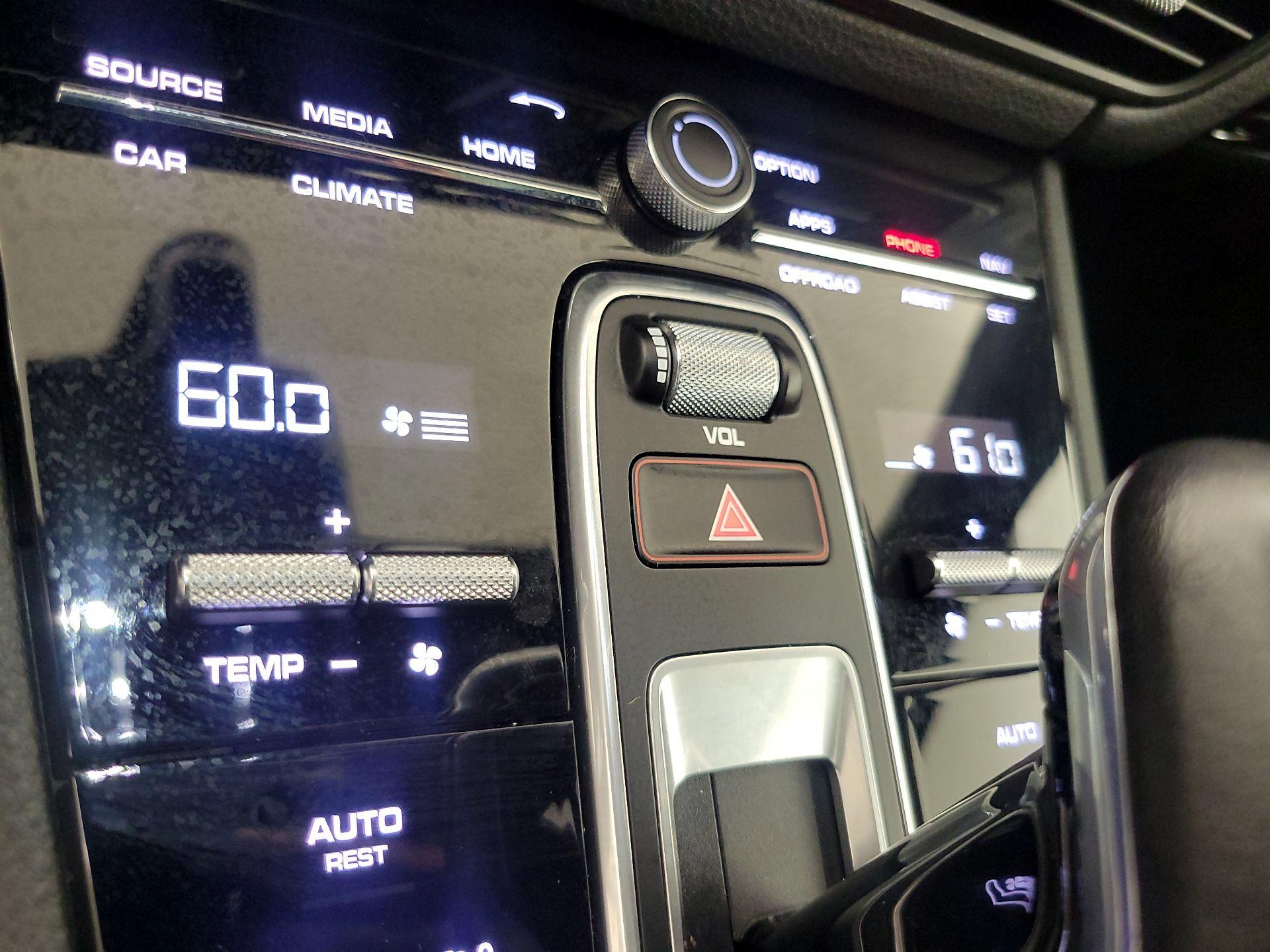 Thumbnail: 2021 Porsche Cayenne - 17