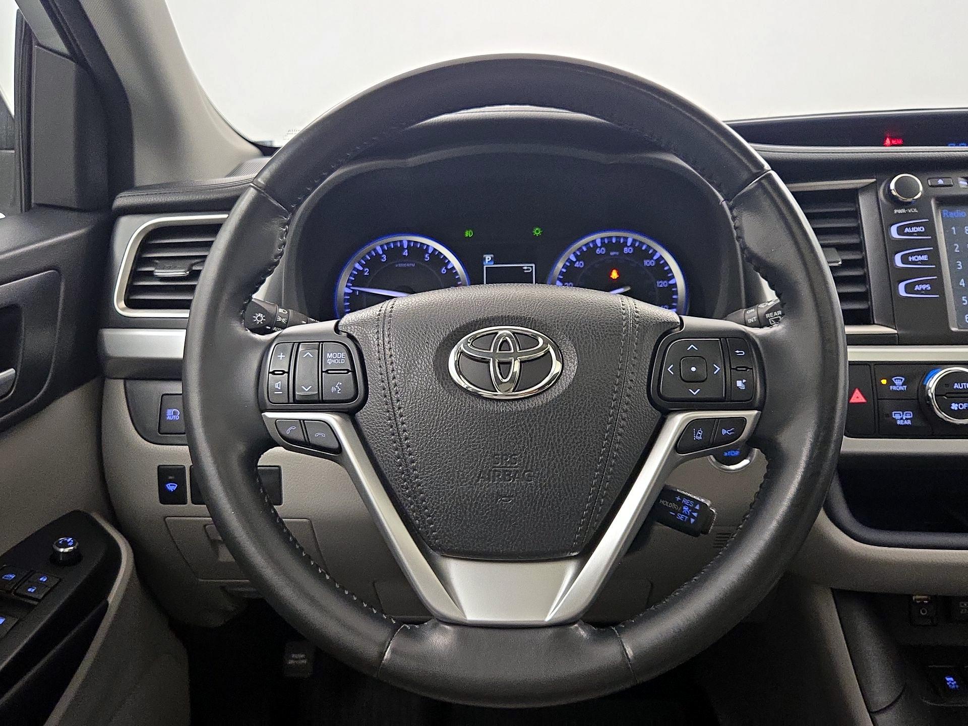 Thumbnail: 2018 Toyota Highlander - 10