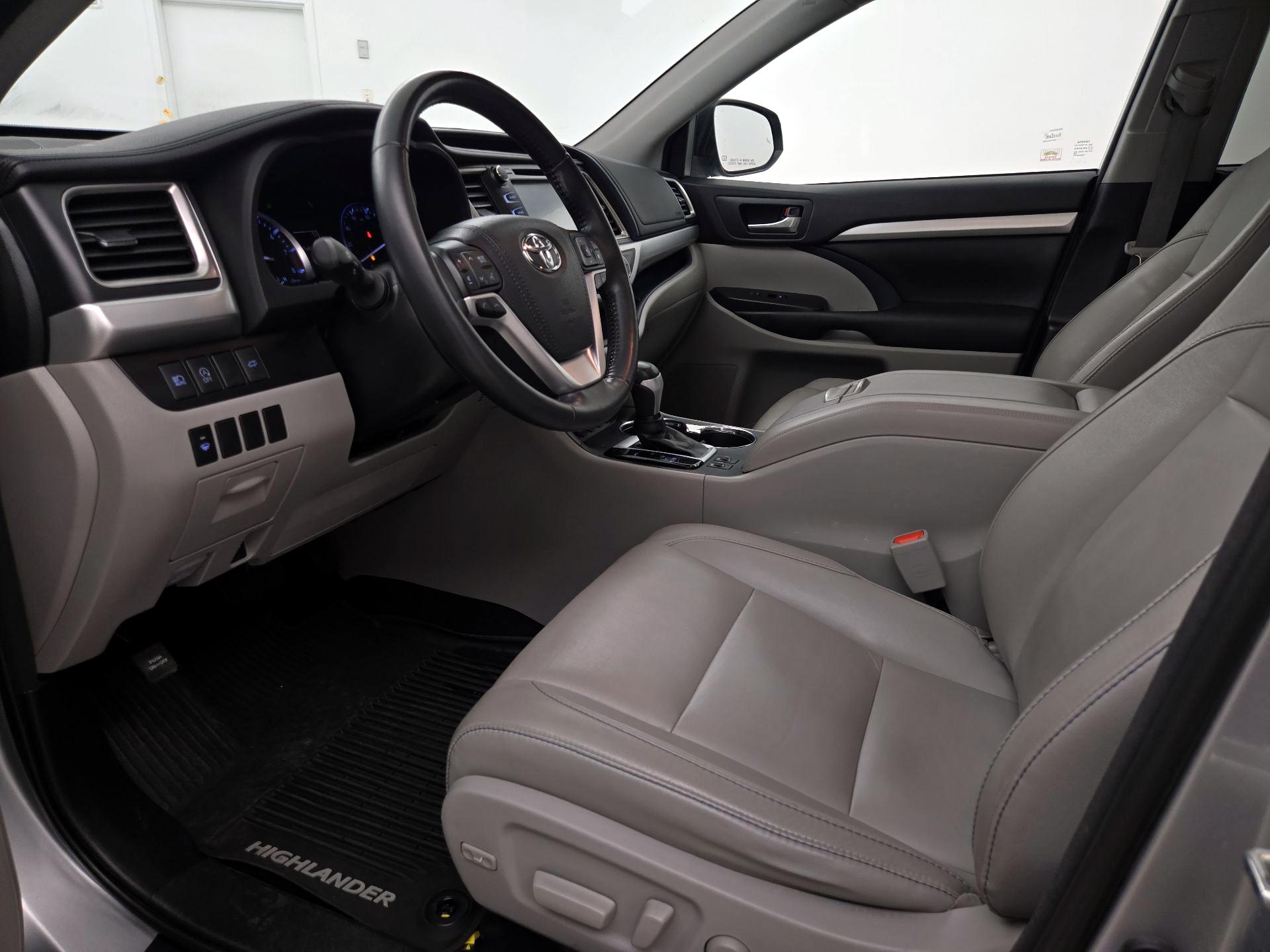 Thumbnail: 2018 Toyota Highlander - 11