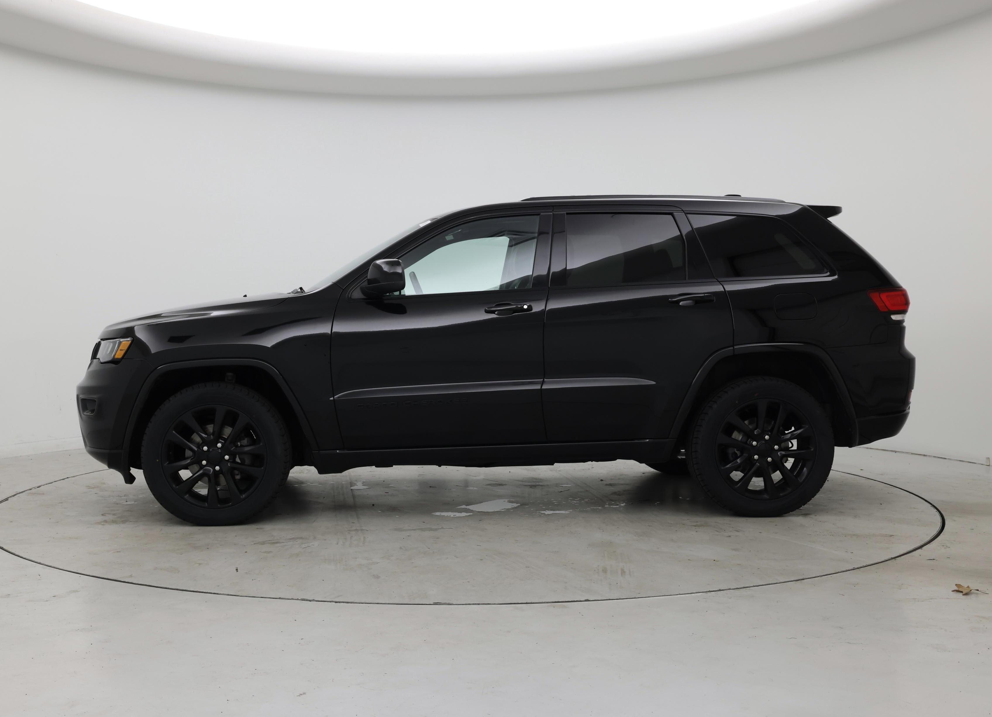 Thumbnail: 2020 Jeep Grand Cherokee - 3