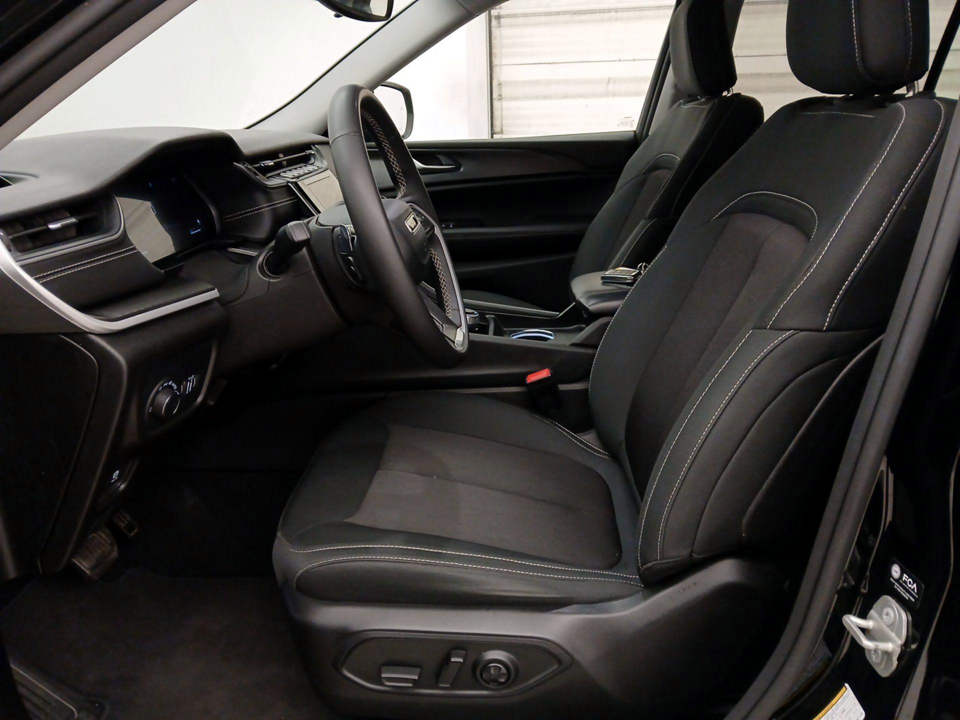 Thumbnail: 2023 Jeep Grand Cherokee - 9