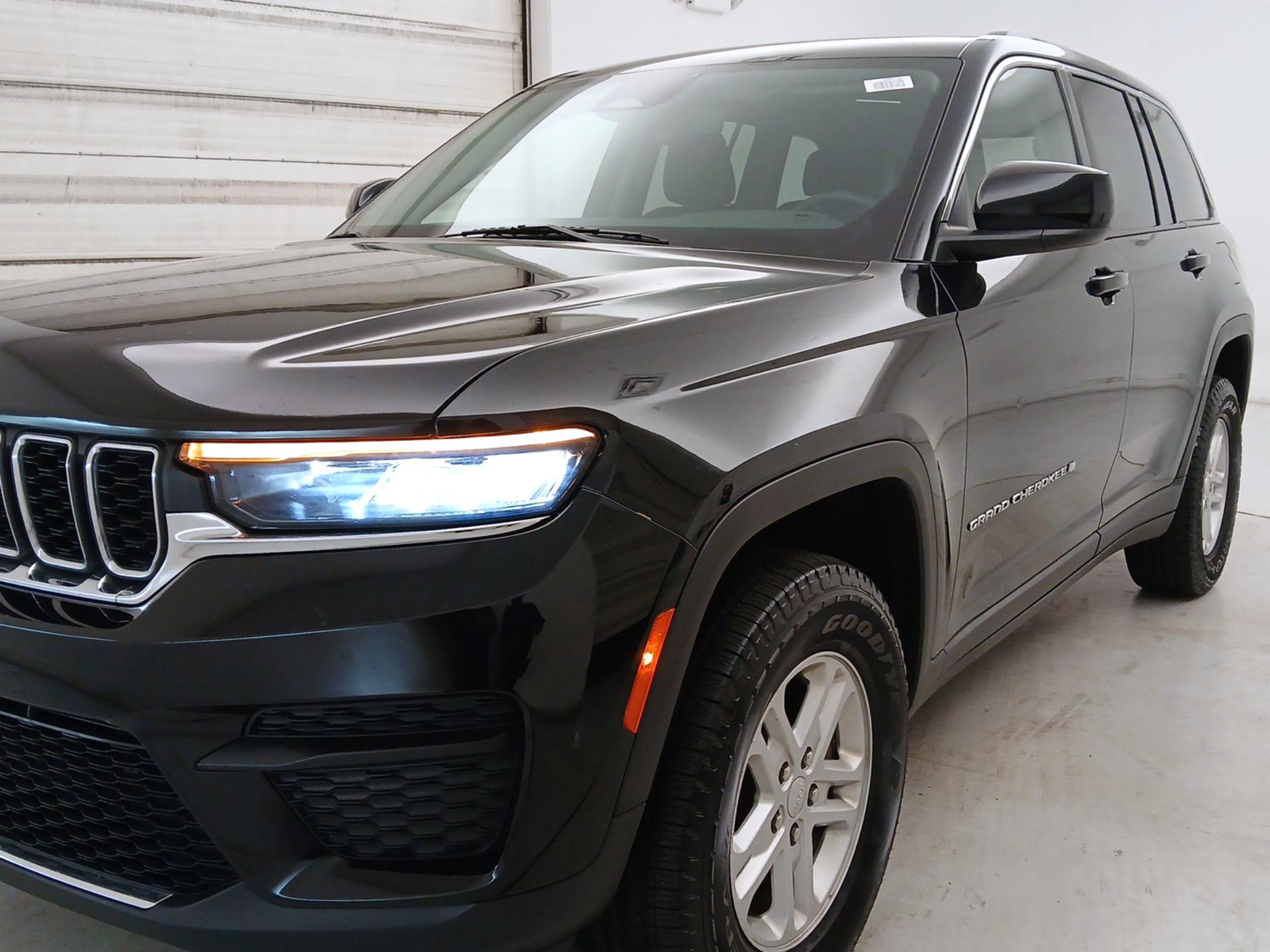 Thumbnail: 2023 Jeep Grand Cherokee - 3