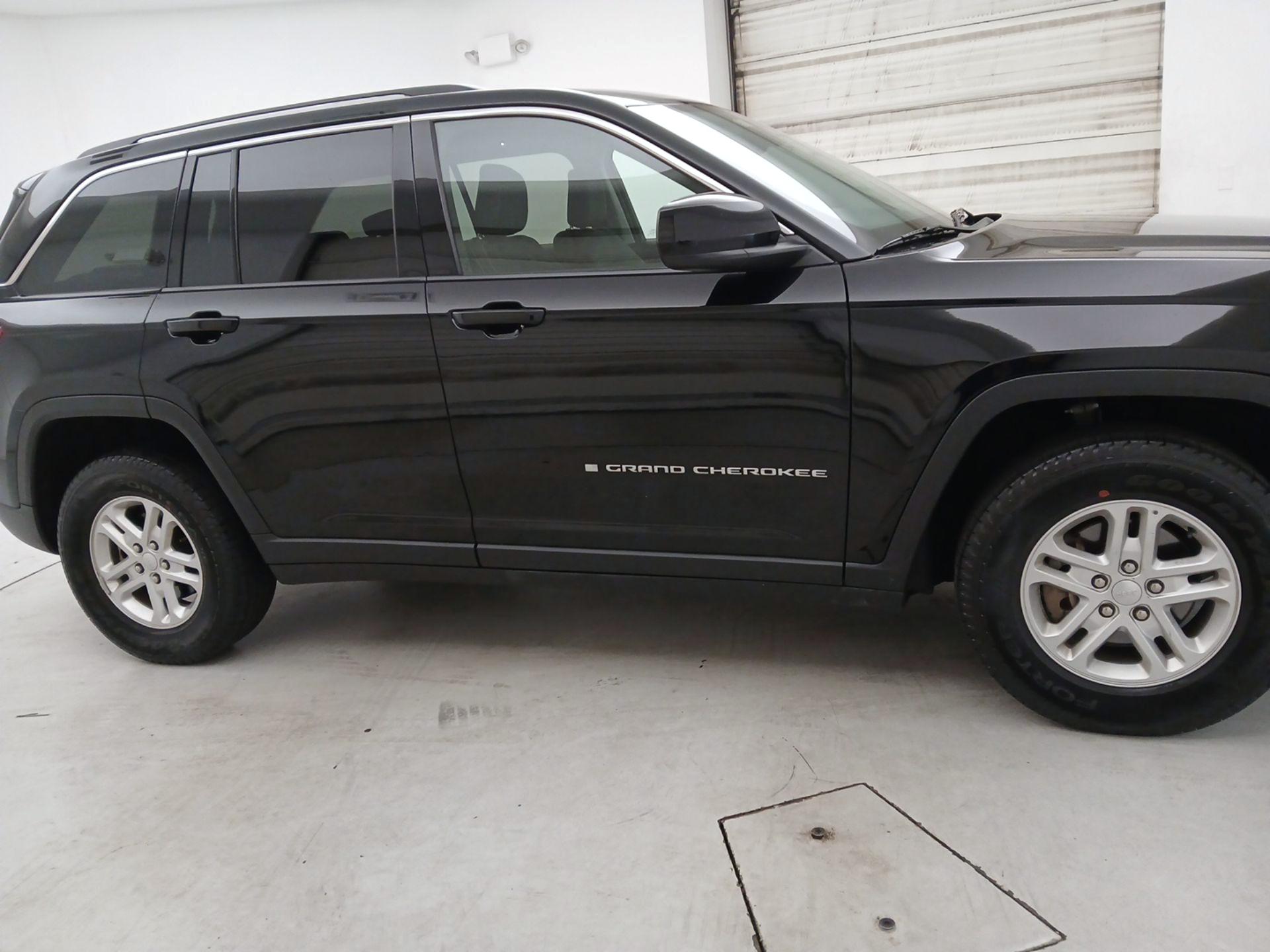 Thumbnail: 2023 Jeep Grand Cherokee - 4