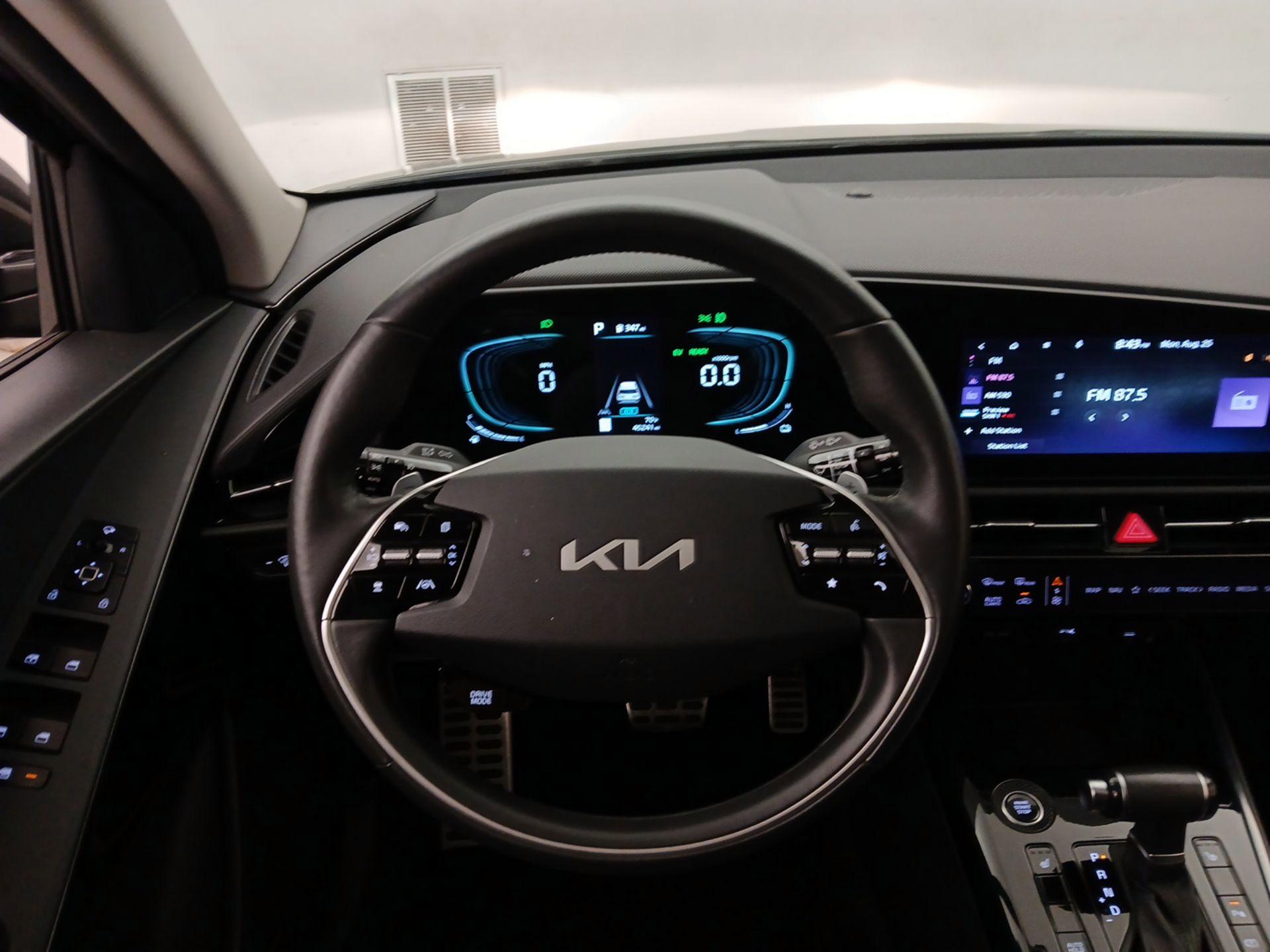 Thumbnail: 2023 Kia Niro - 10