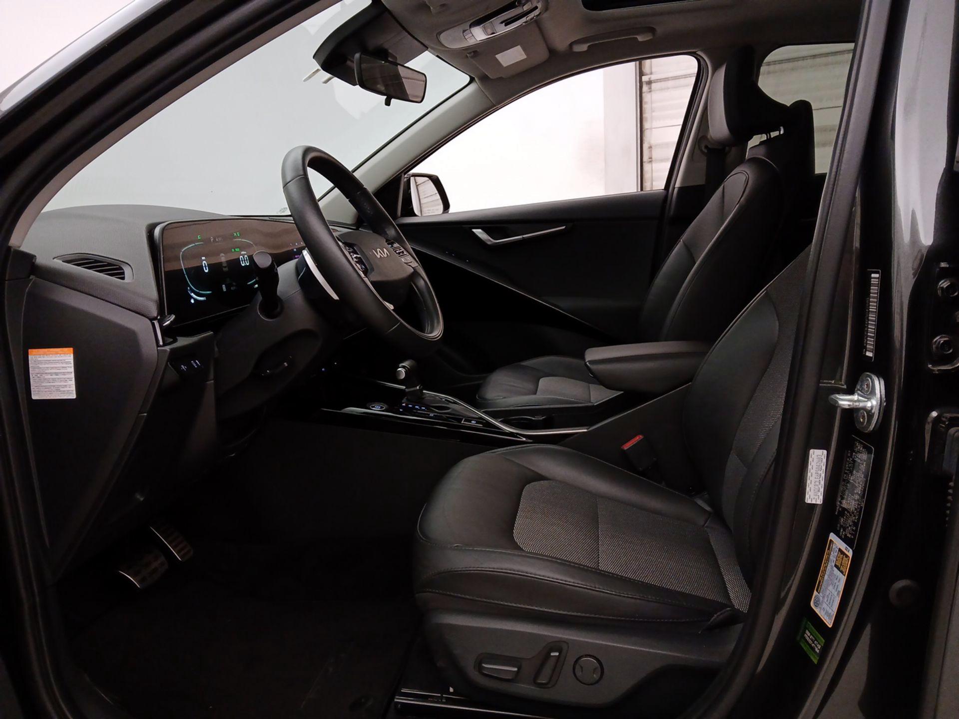 Thumbnail: 2023 Kia Niro - 11