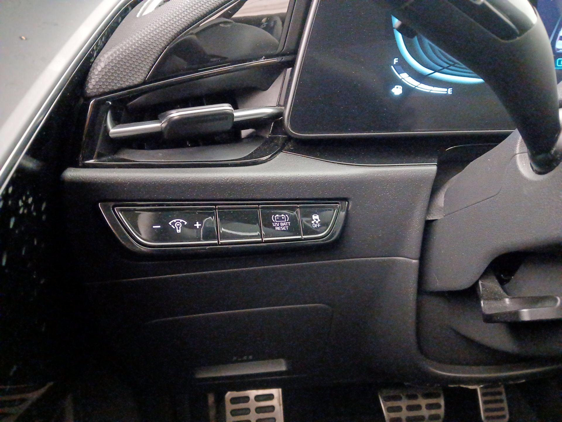 Thumbnail: 2023 Kia Niro - 13