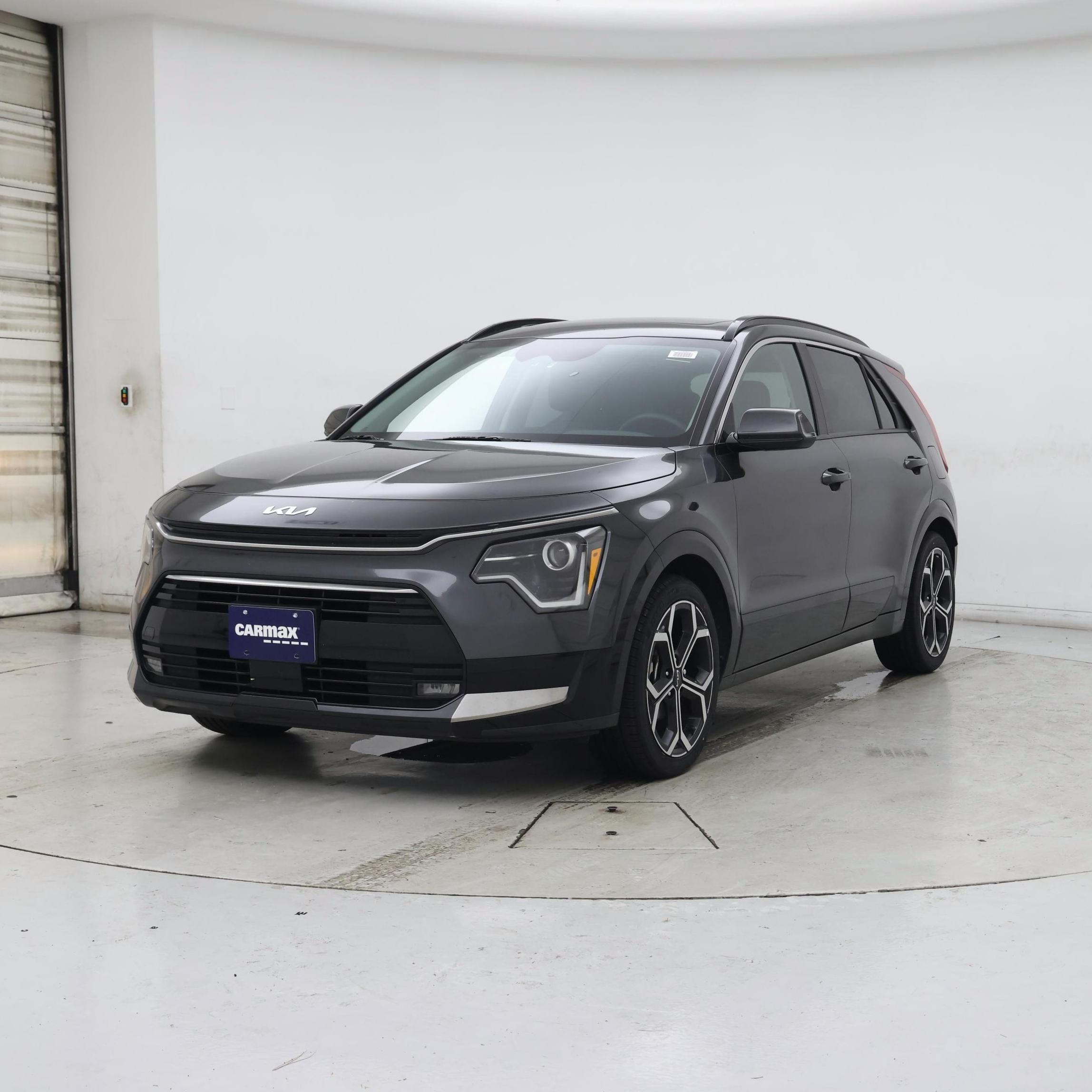 Thumbnail: 2023 Kia Niro - 4