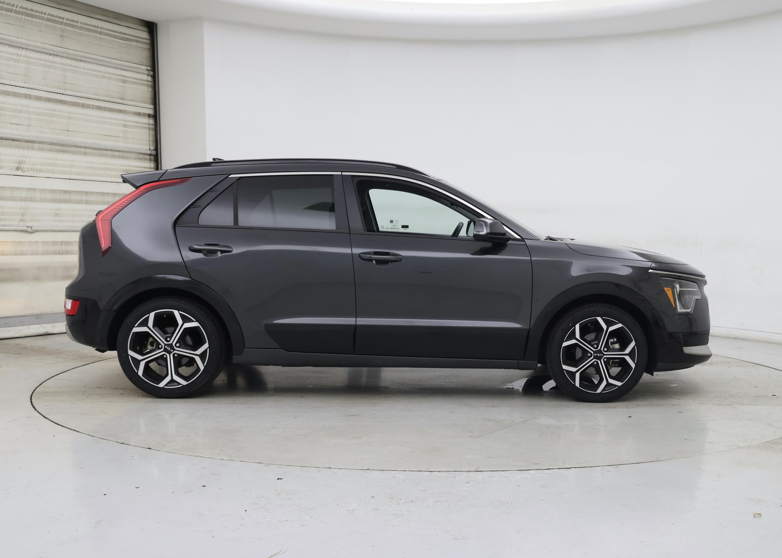 Thumbnail: 2023 Kia Niro - 7