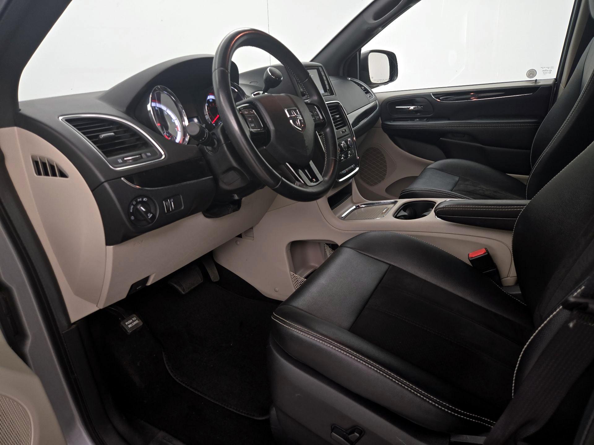 Thumbnail: 2019 Dodge Grand Caravan - 11
