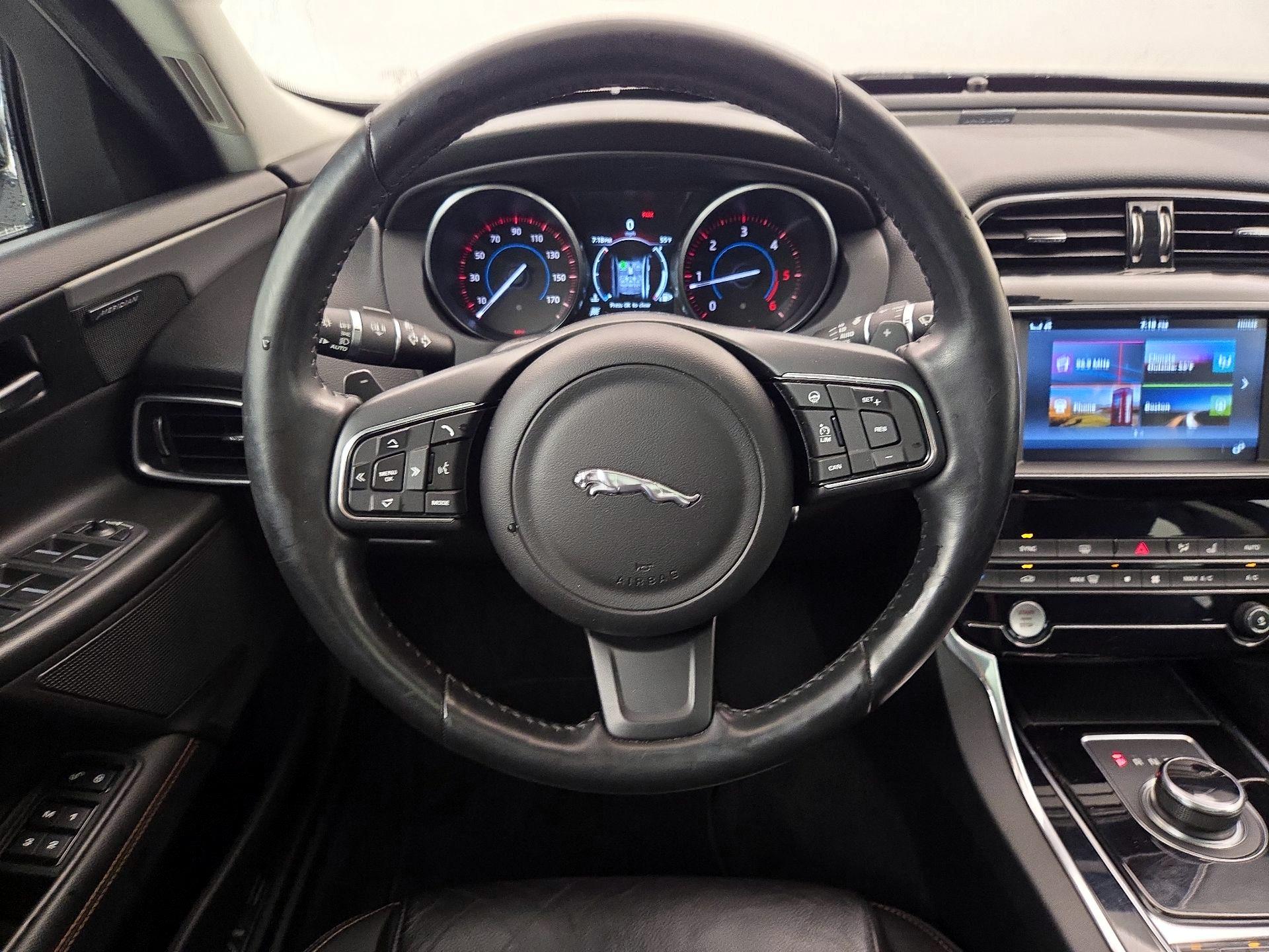 Thumbnail: 2017 Jaguar XE - 10