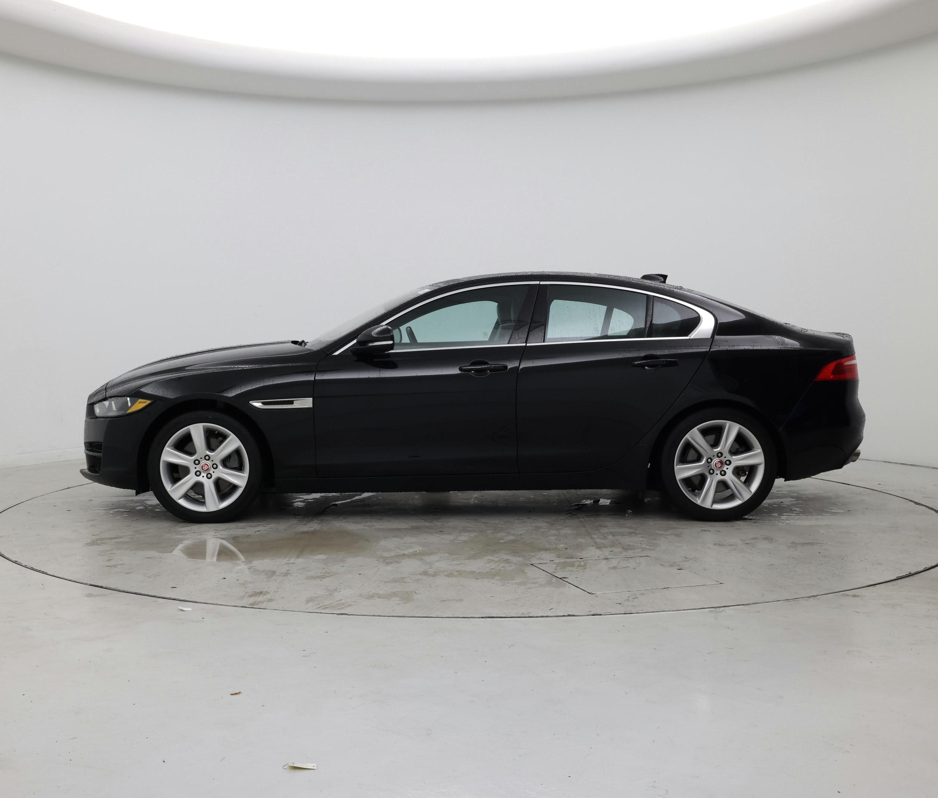 Thumbnail: 2017 Jaguar XE - 3