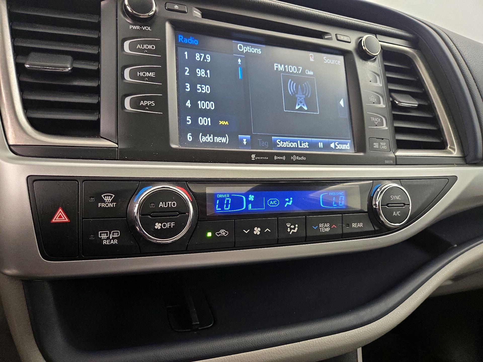 Thumbnail: 2018 Toyota Highlander - 16