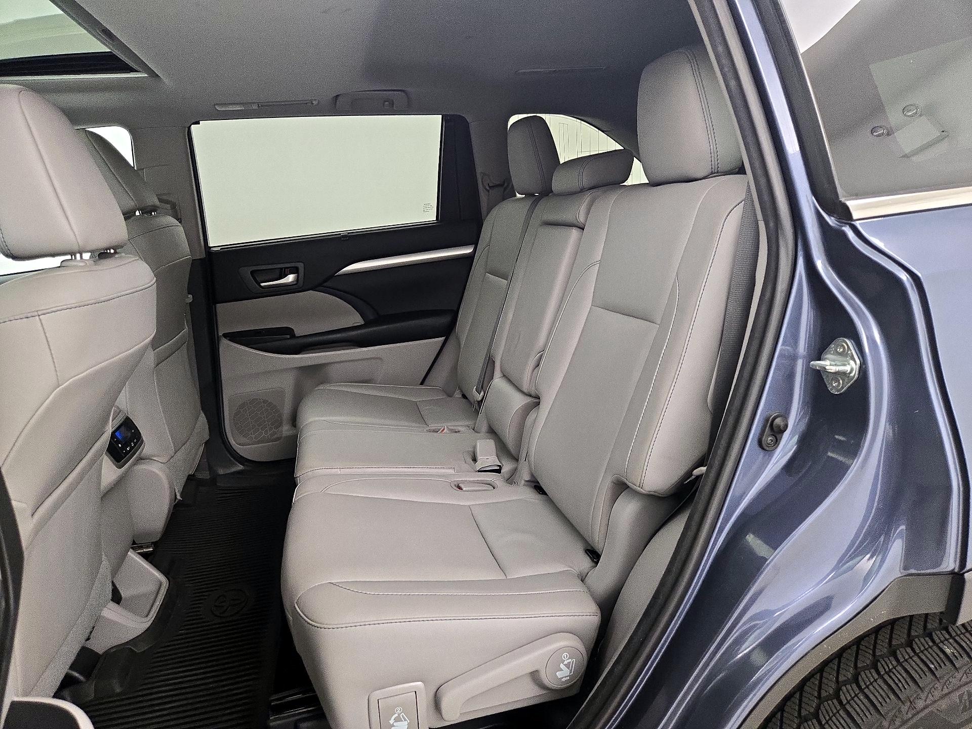 Thumbnail: 2018 Toyota Highlander - 20
