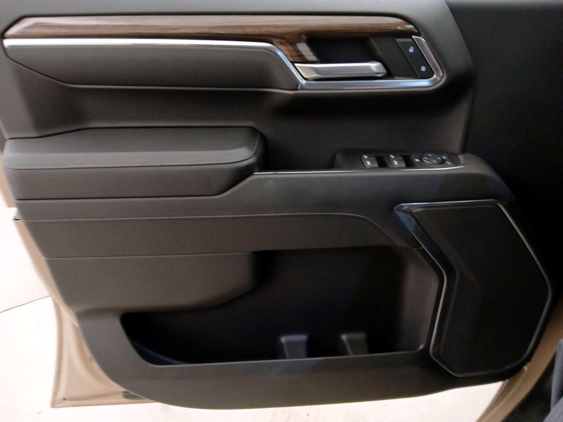 Thumbnail: 2022 Chevrolet Silverado 1500 - 12