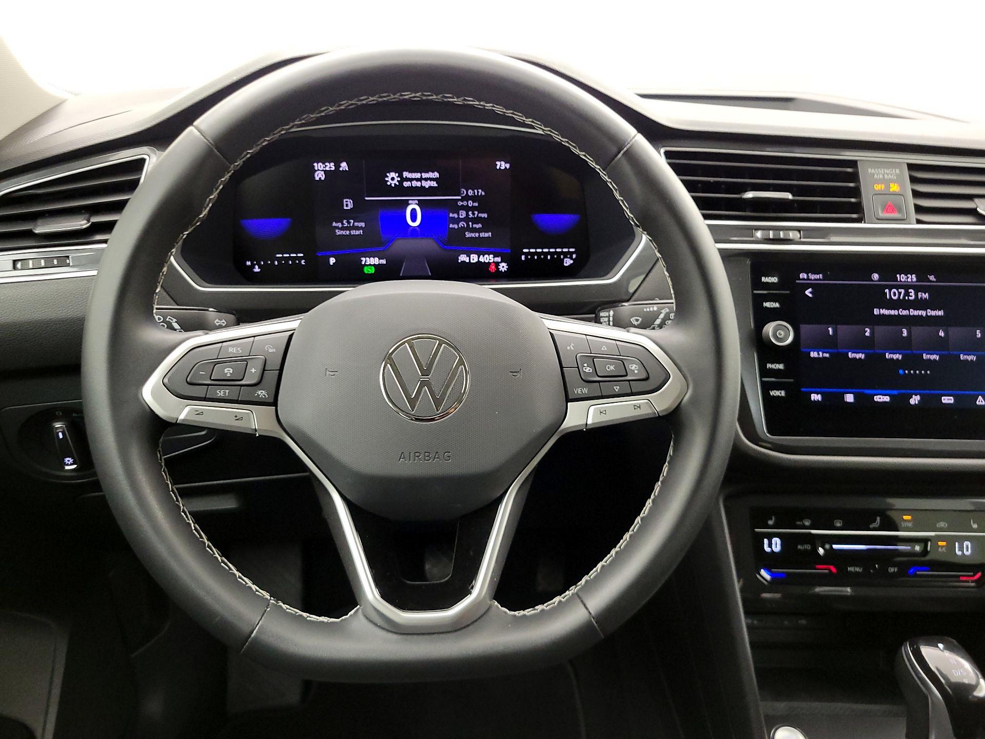 Thumbnail: 2023 Volkswagen Tiguan - 10