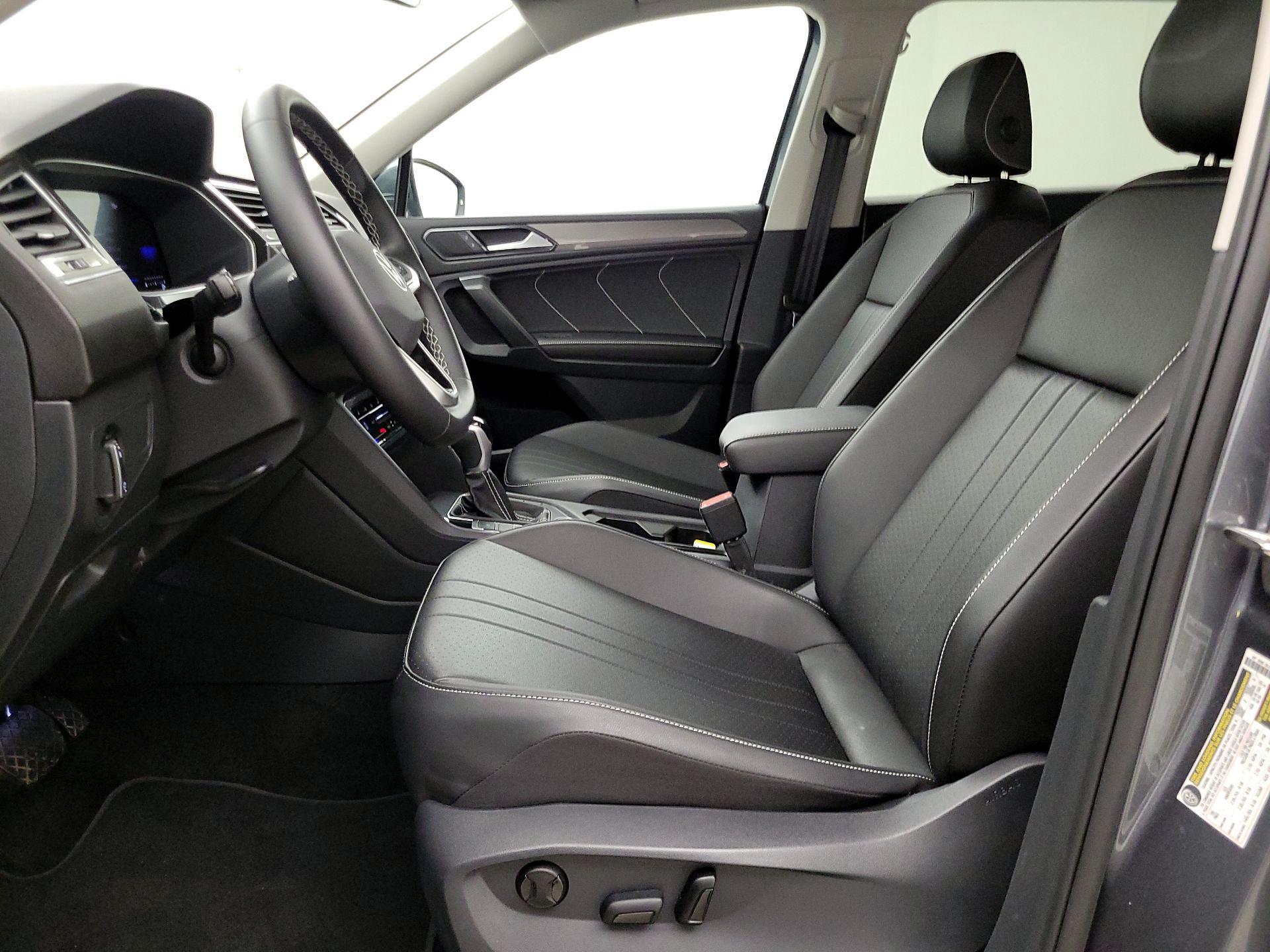 Thumbnail: 2023 Volkswagen Tiguan - 11