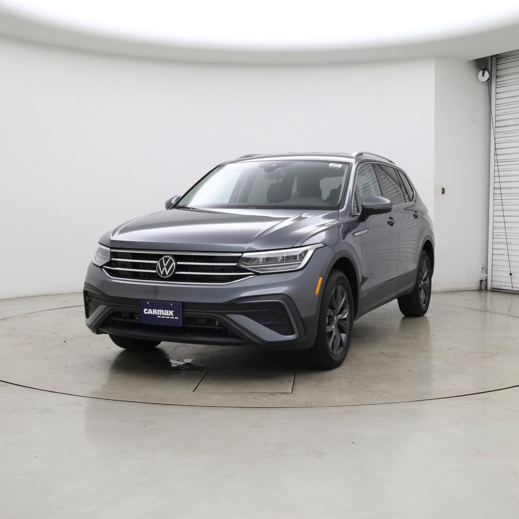 Thumbnail: 2023 Volkswagen Tiguan - 4