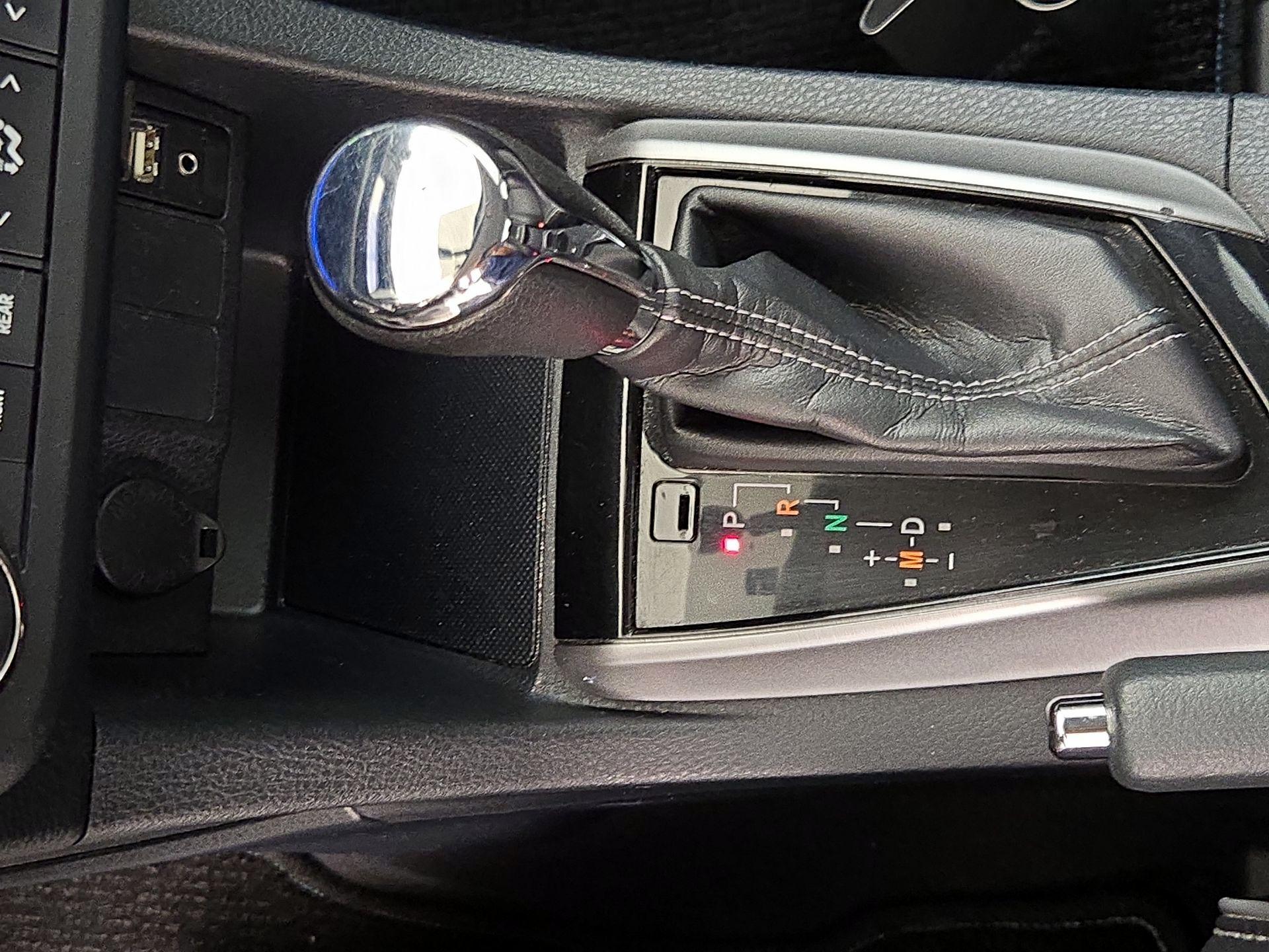 Thumbnail: 2016 Toyota Corolla - 17