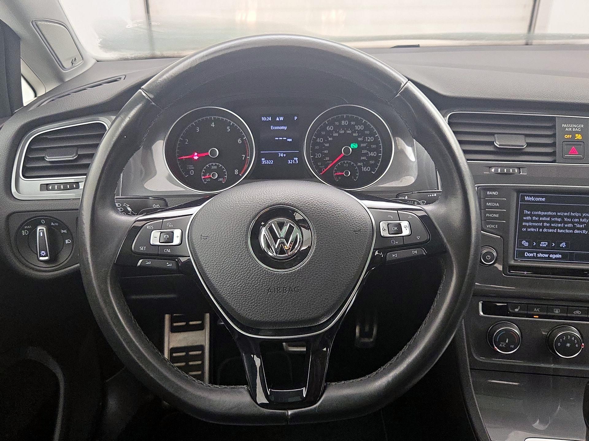 Thumbnail: 2017 Volkswagen Golf - 10