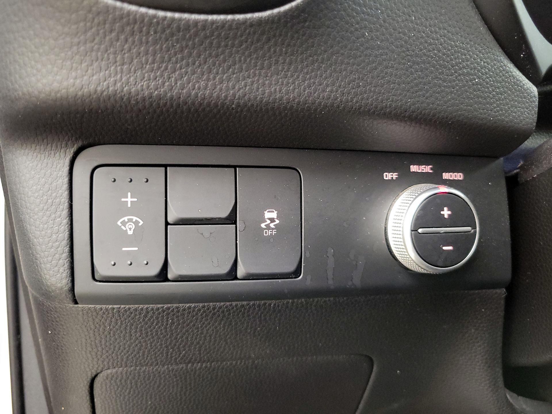 Thumbnail: 2015 Kia Soul - 13