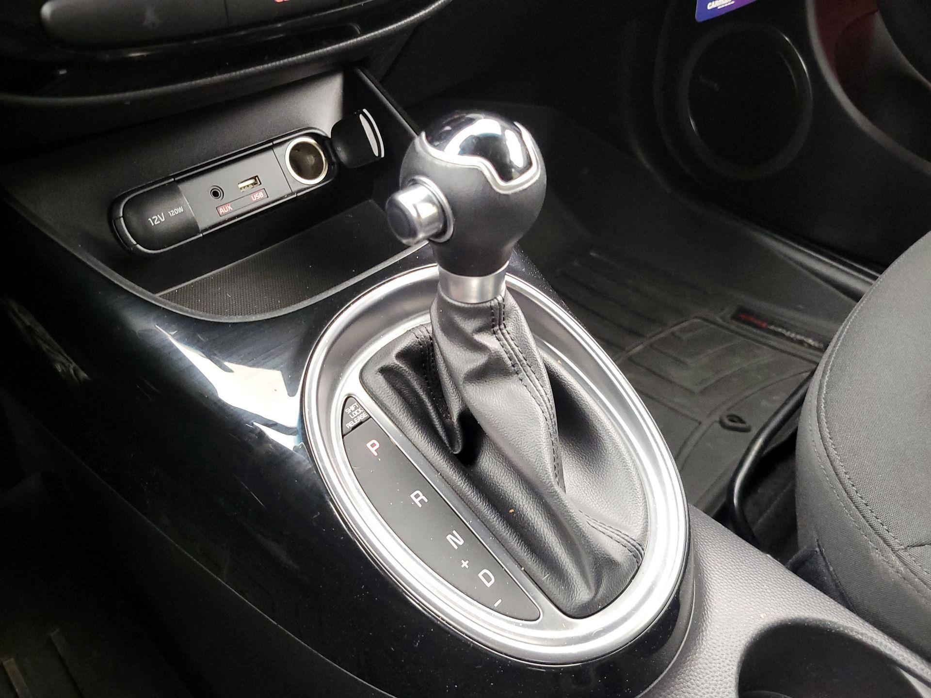Thumbnail: 2015 Kia Soul - 18